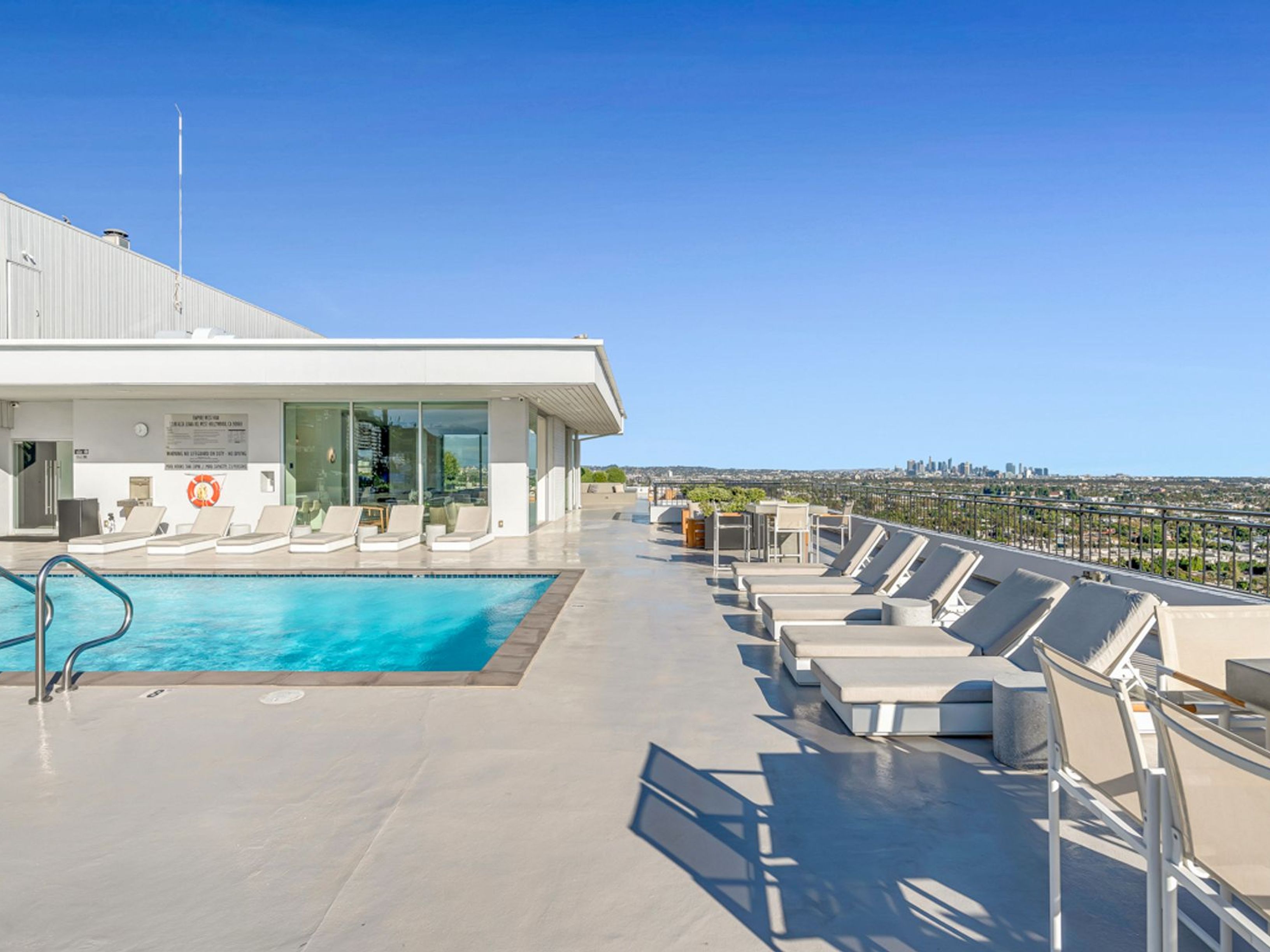  1100 Alta Loma Vista Road , West Hollywood, CA 90069 - 物件實景