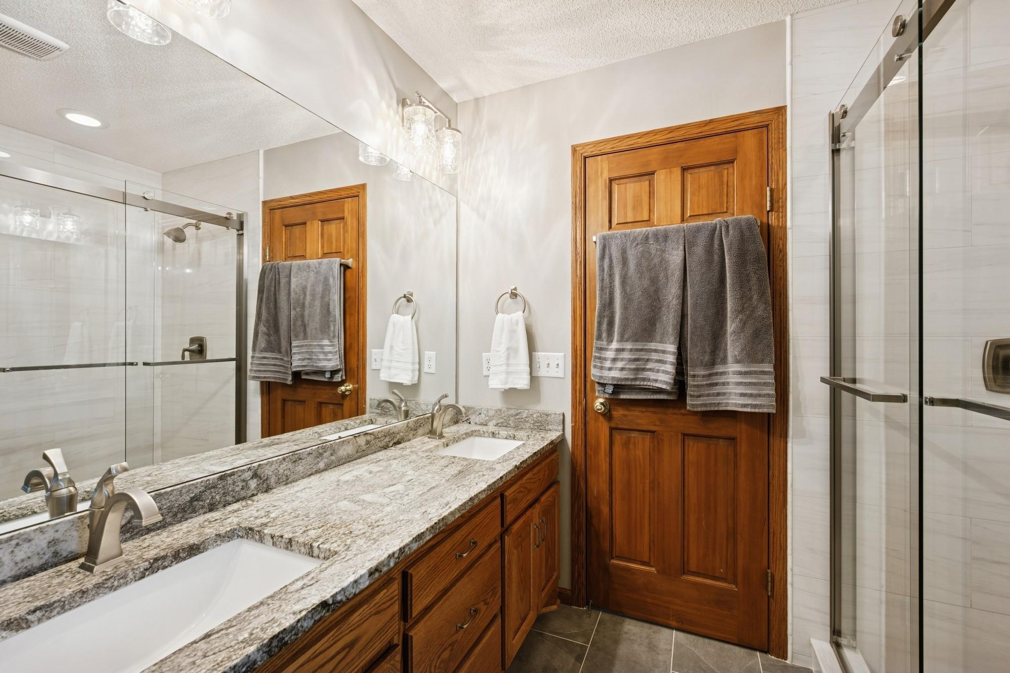 Lakeville, Minnesota, 55044, United States, 5 Bedrooms Bedrooms, ,4 BathroomsBathrooms,Residential,For Sale,1901941