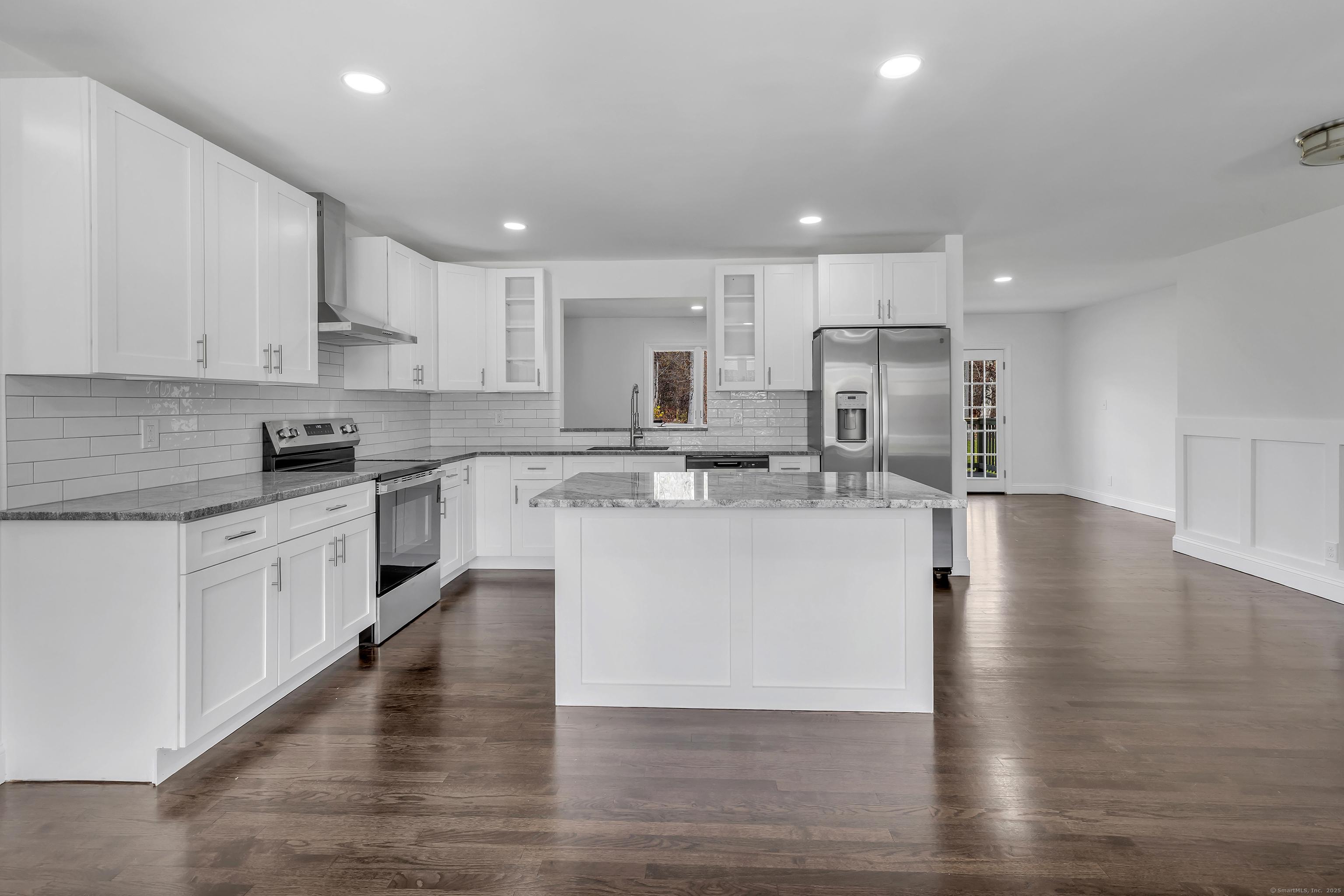 Hamden, Connecticut, 06518, United States, 3 Bedrooms Bedrooms, ,2 BathroomsBathrooms,Residential,For Sale,1987116