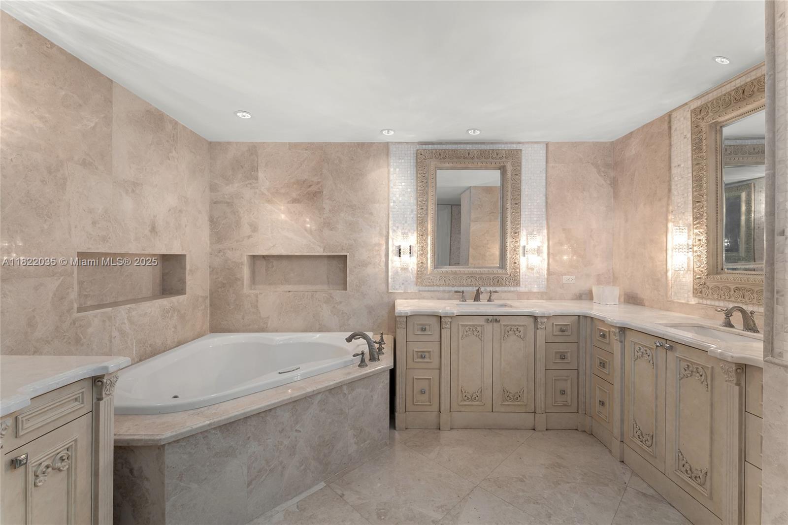 Miami Beach, Florida, 33109, United States, 4 Bedrooms Bedrooms, ,5 BathroomsBathrooms,Residential,For Sale,1858319