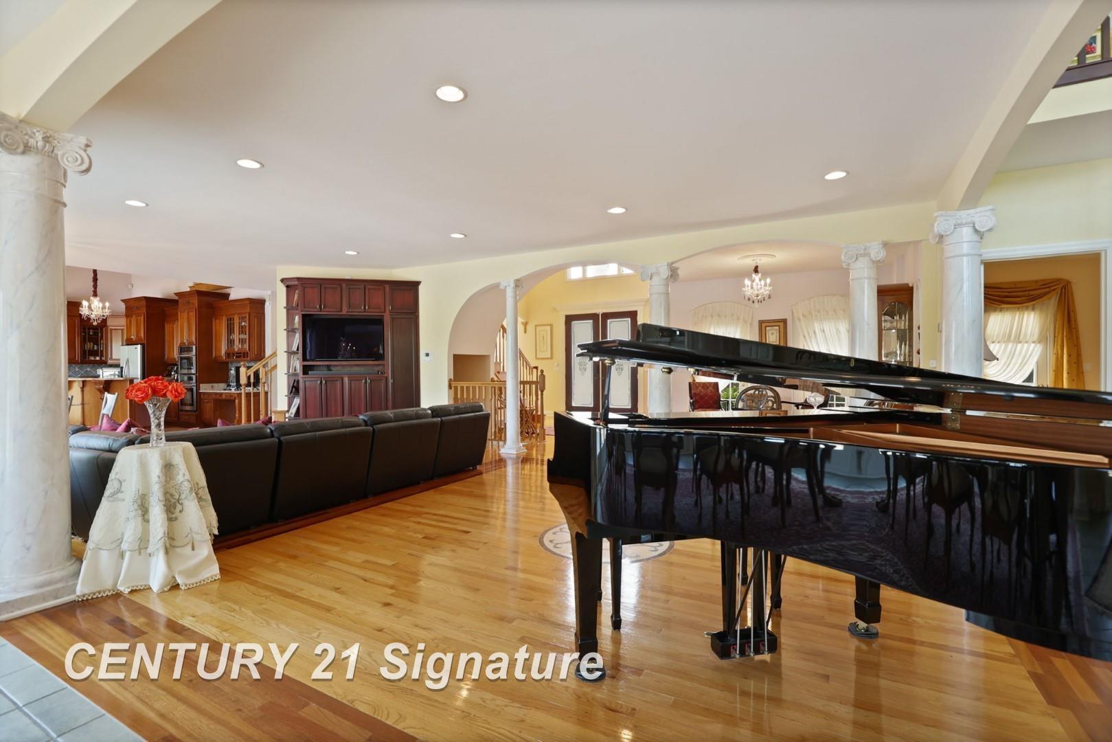 Saginaw, Michigan, 48609, United States, 4 Bedrooms Bedrooms, ,7 BathroomsBathrooms,Residential,For Sale,1980528