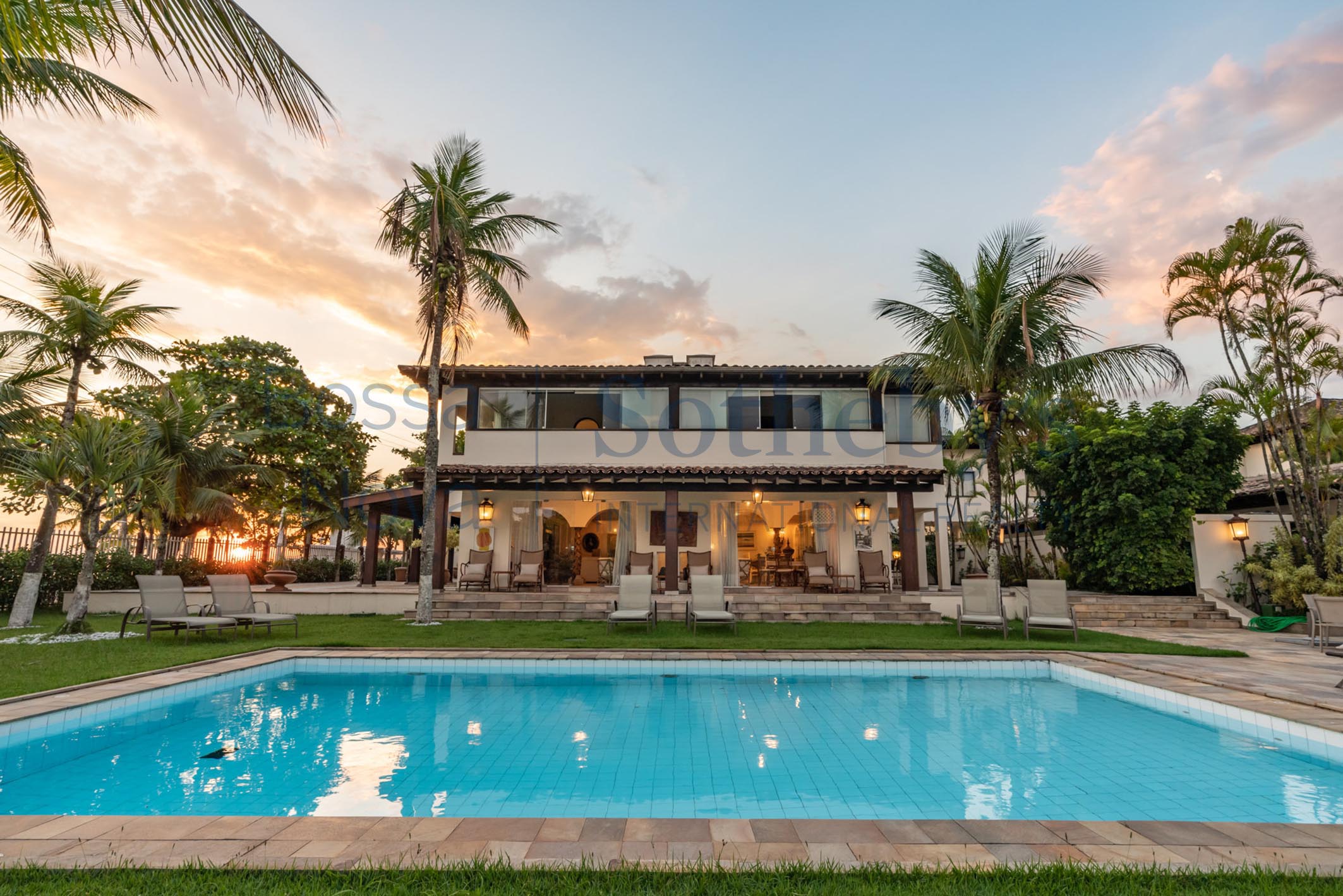  Large house with pool facing the sea - 物件實景