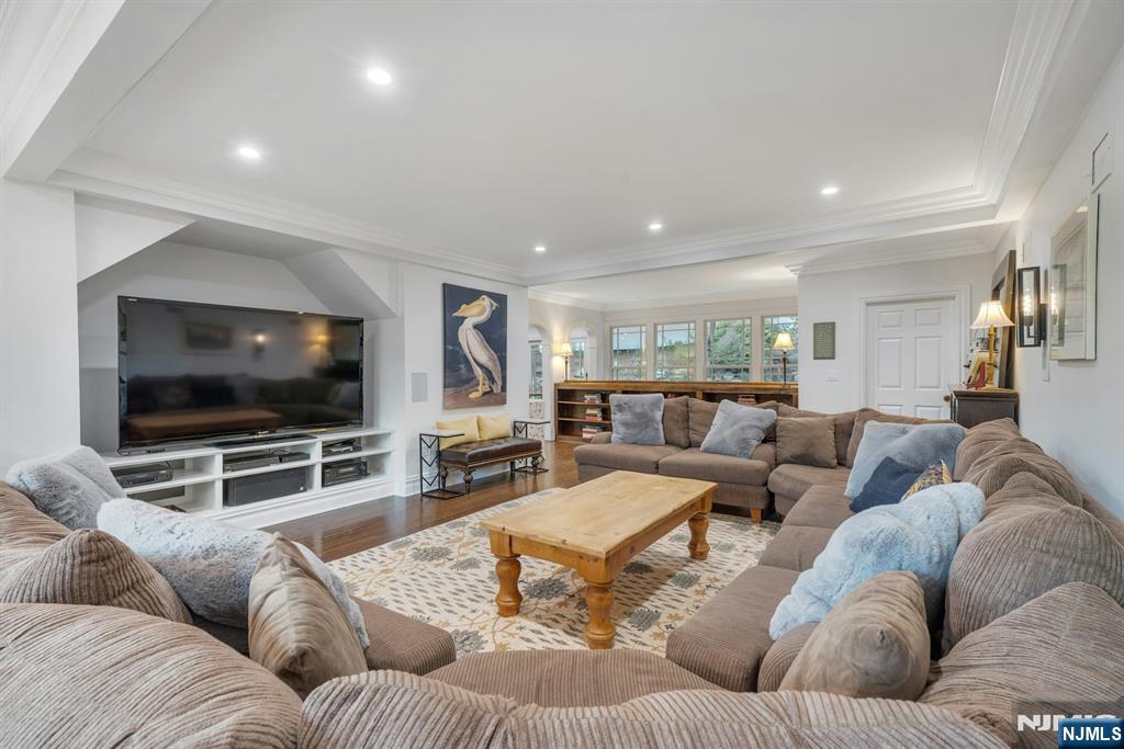 Ramsey, New Jersey, 07446, United States, 6 Bedrooms Bedrooms, ,5 BathroomsBathrooms,Residential,For Sale,1847263