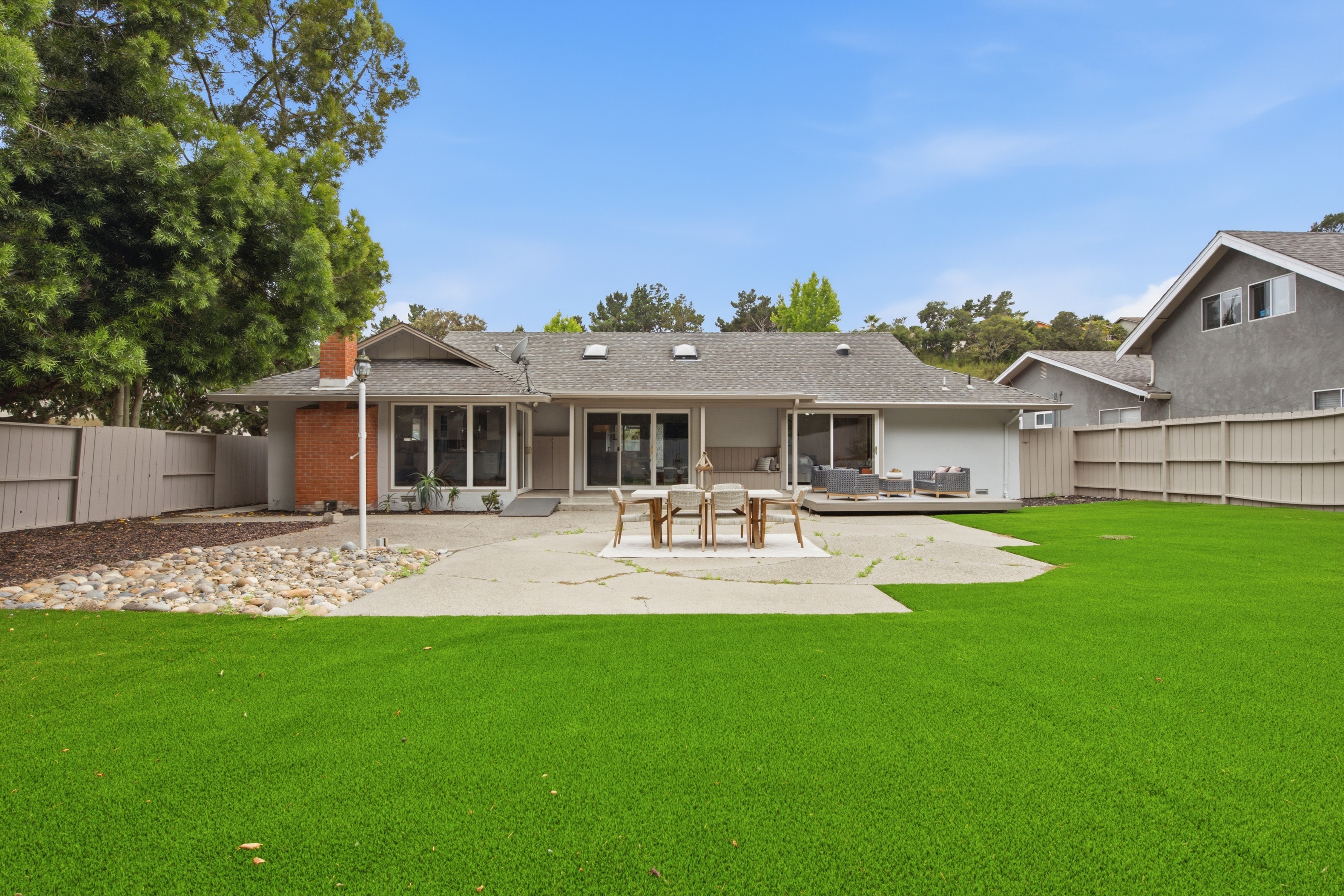  Spacious Single-Level Home on an Expansive Lot - 物件實景