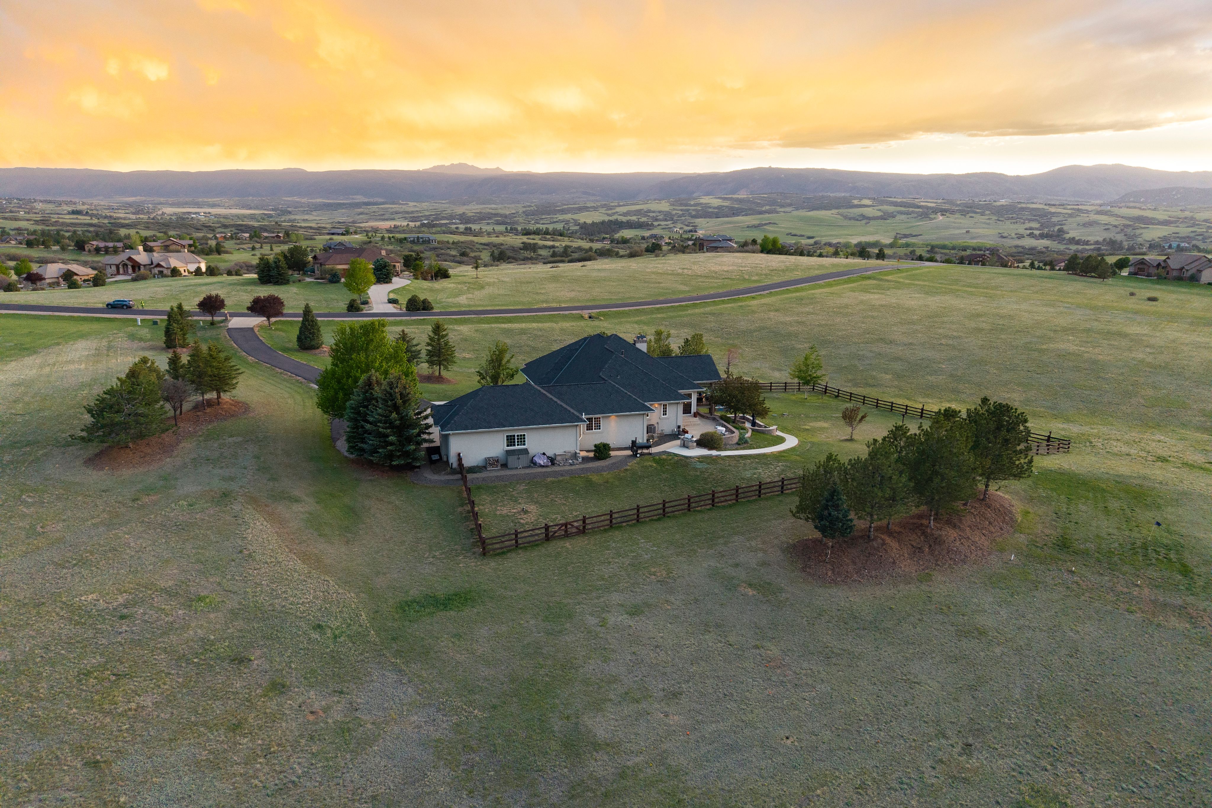  Set on five scenic acres with sweeping Front Range views - 物件實景