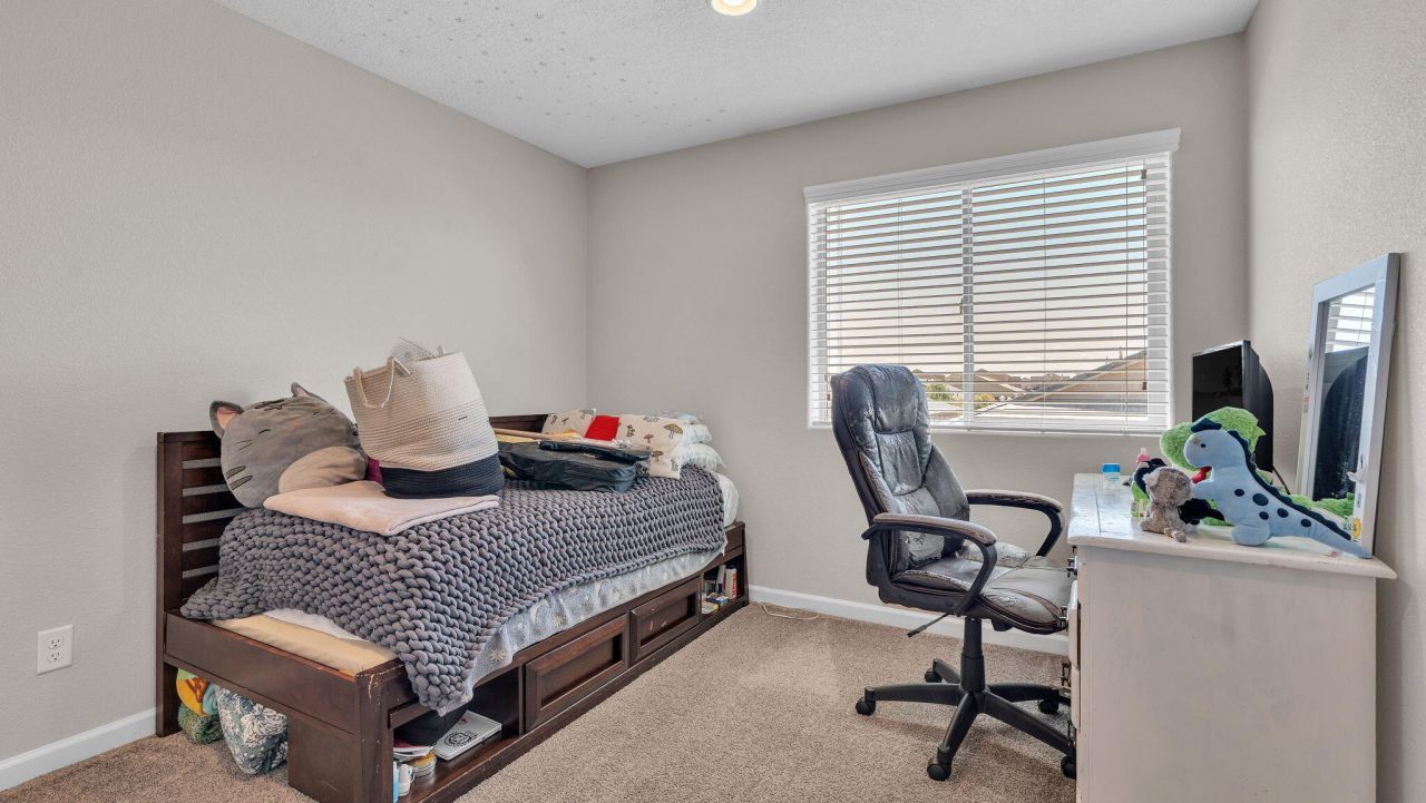 Albuquerque, New Mexico, 87106, United States, 5 Bedrooms Bedrooms, ,4 BathroomsBathrooms,Residential,For Sale,1907467