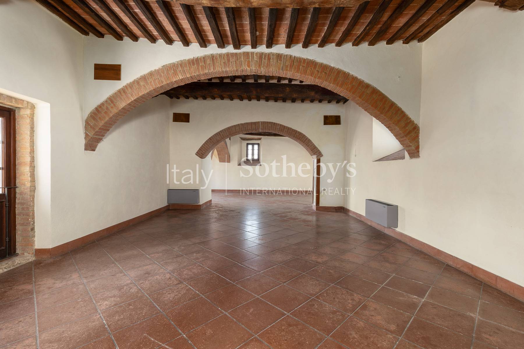  Castle with Approved Restoration Project near Montalcino - 物件實景