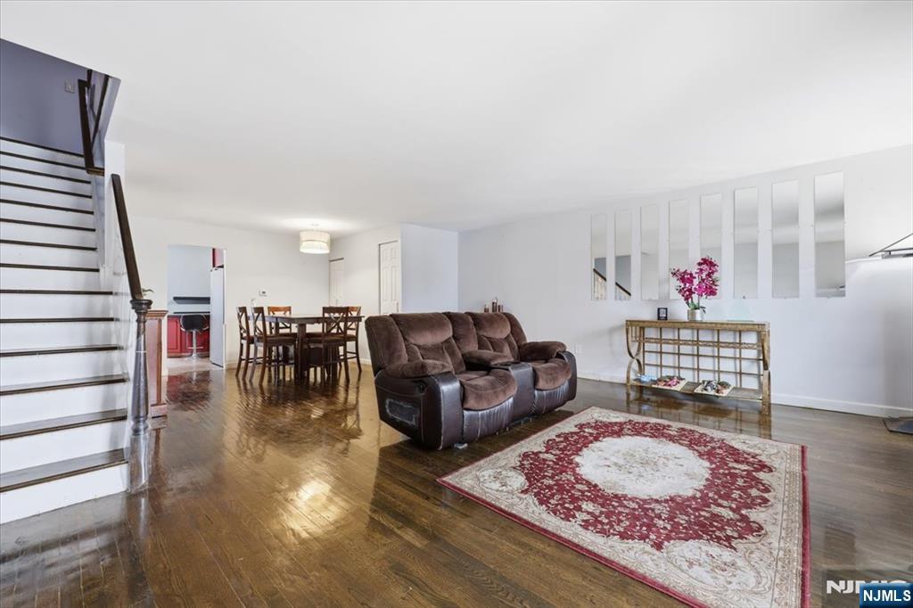 North Bergen, New Jersey, 07047, United States, 3 Bedrooms Bedrooms, ,3 BathroomsBathrooms,Residential,For Sale,1987538