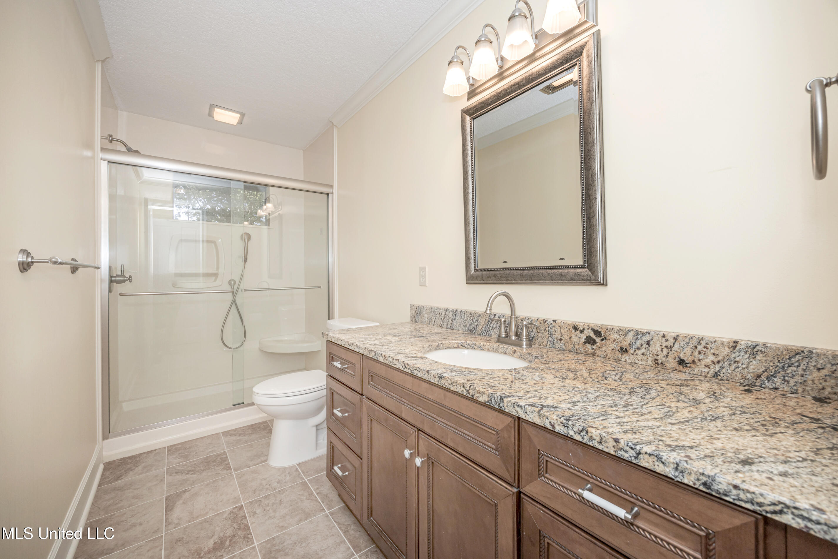 Ocean Springs, Mississippi, 39564, United States, 3 Bedrooms Bedrooms, ,3 BathroomsBathrooms,Residential,For Sale,1903607