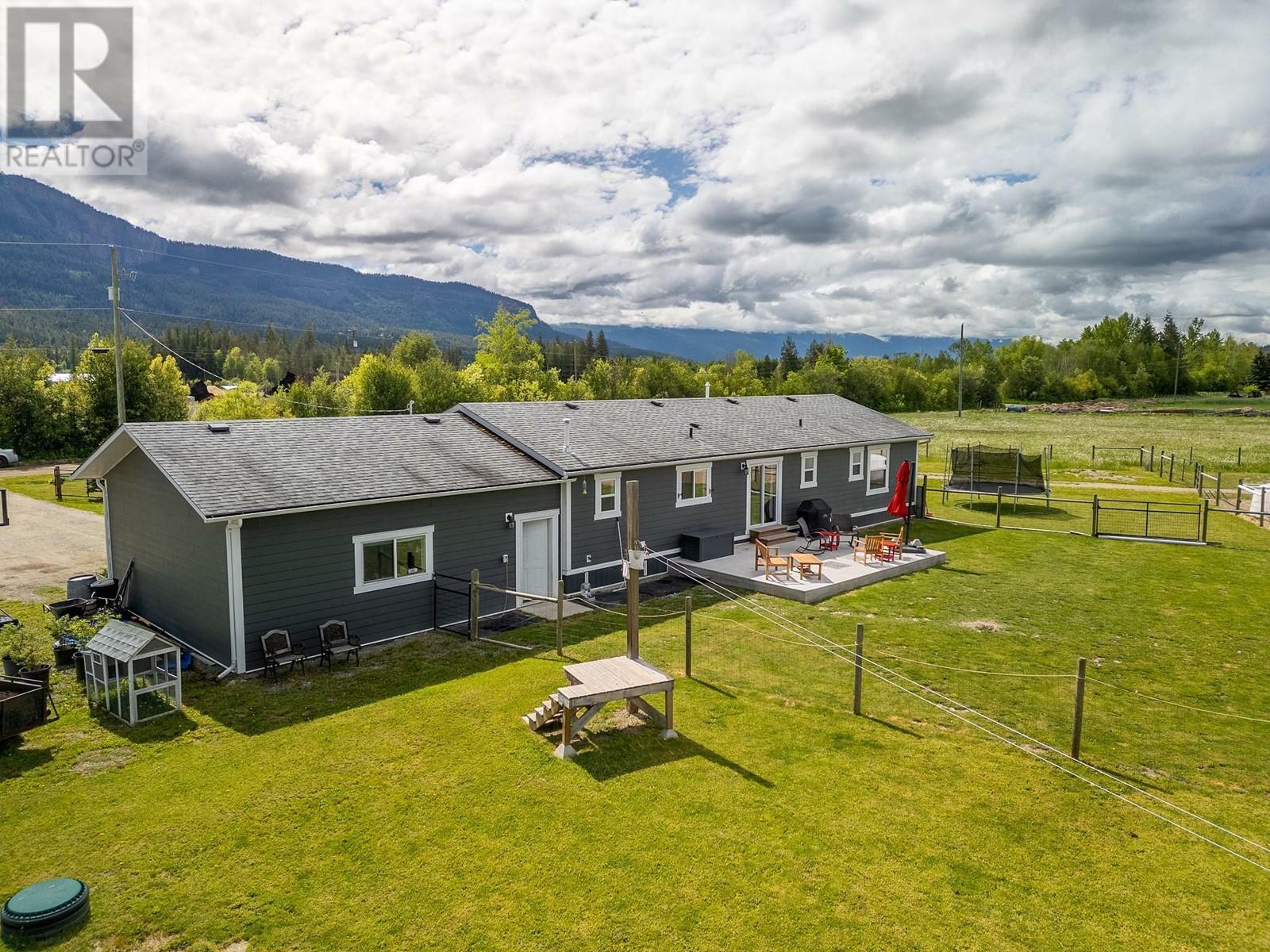 GRINDROD, British Columbia, V0E 1Y0, CA, 3 Bedrooms Bedrooms, ,2 BathroomsBathrooms,Residential,For Sale,1838949
