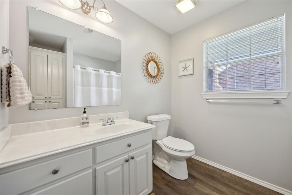 Quinlan, Texas, 75474, United States, 5 Bedrooms Bedrooms, ,3 BathroomsBathrooms,Residential,For Sale,1828402