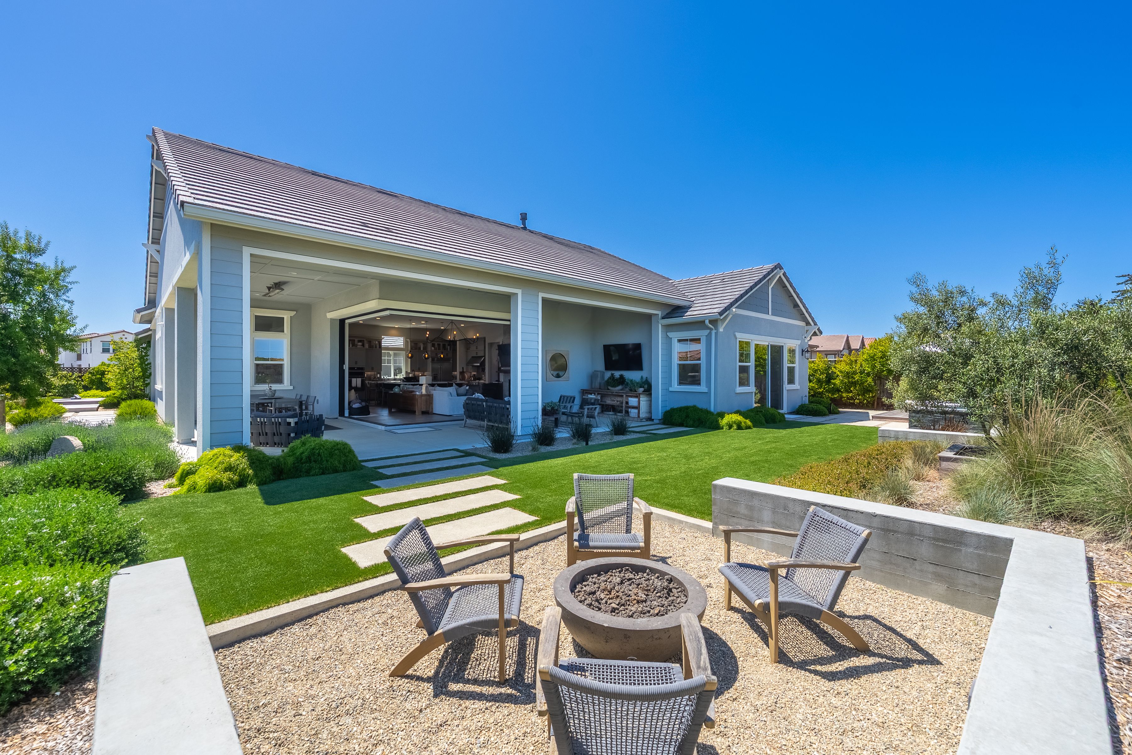  3007 Bluffs Drive - 物件實景