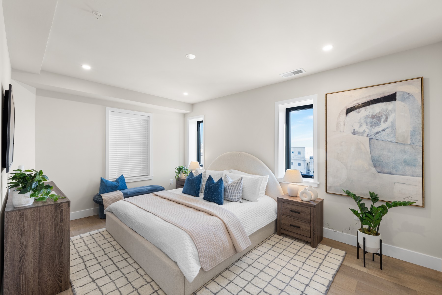  323 E Oak Avenue Unit 201 - 物件實景