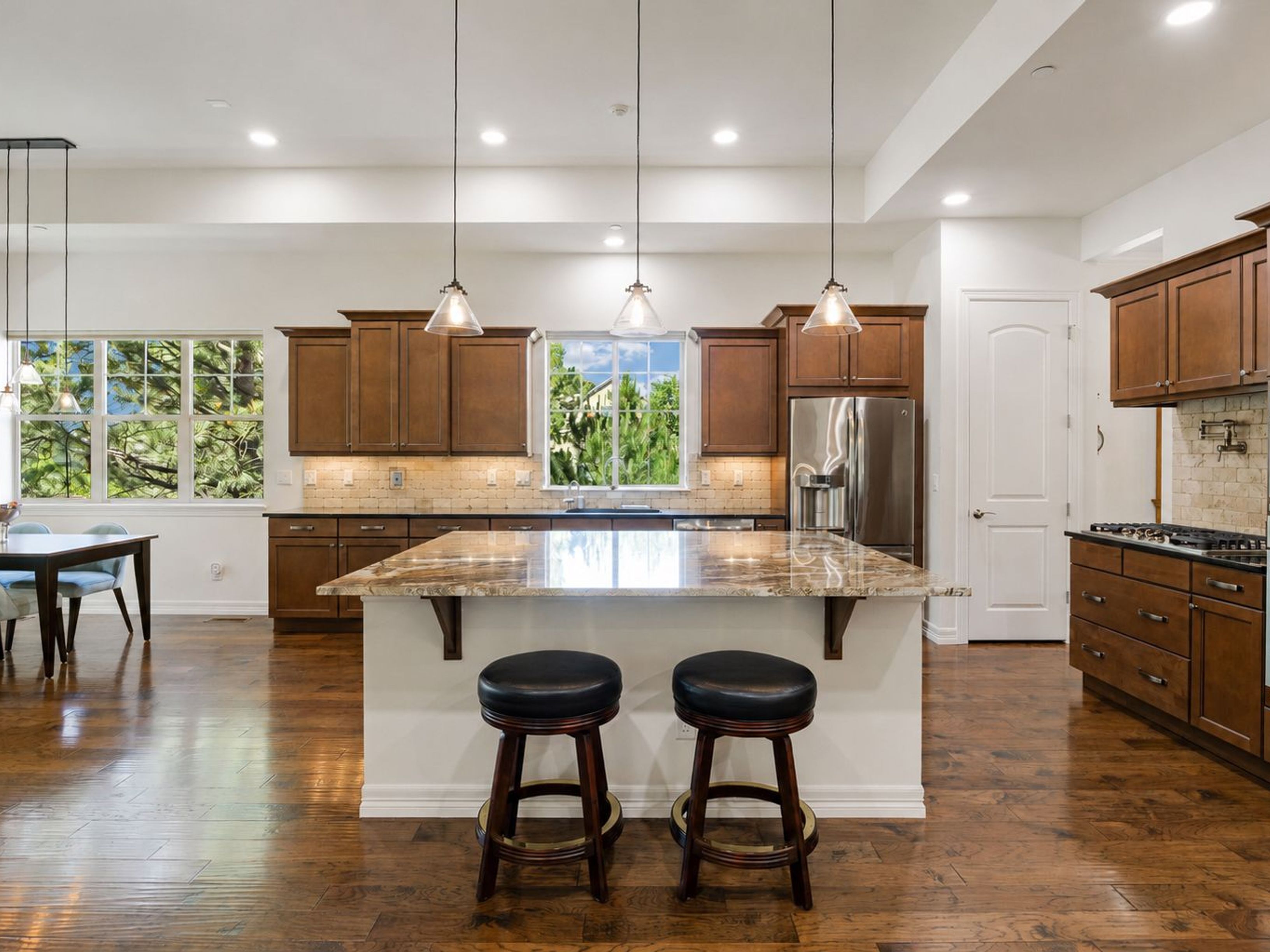  Beautifully Maintained 4 Bed  3 Bath Residence in Castle Pines Village - 物件實景