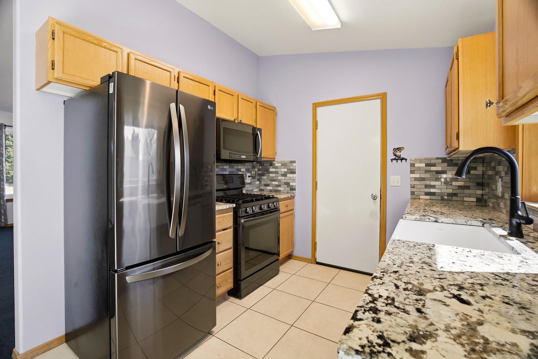  Single-Level Living with Key Updates - 物件實景