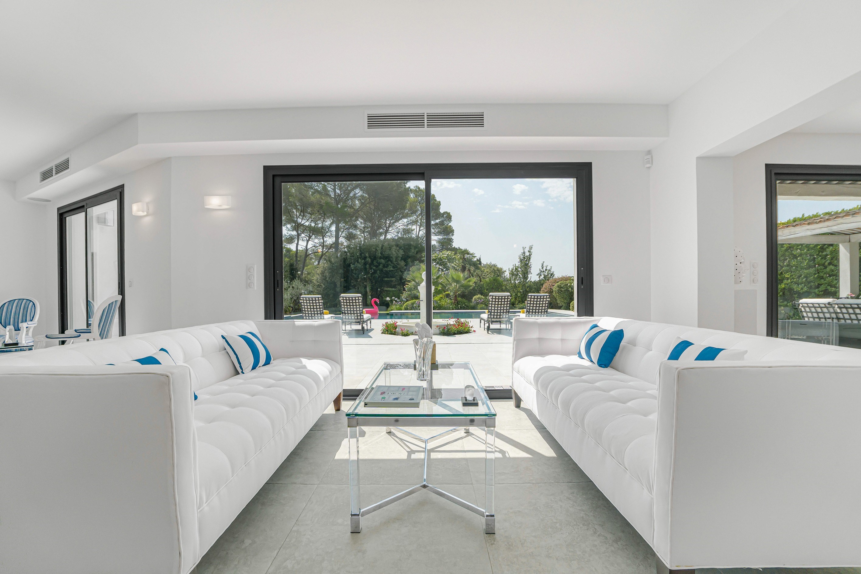  Mougins, renovated contemporary villa within the private estate Les Parcs de Mo… - 物件實景