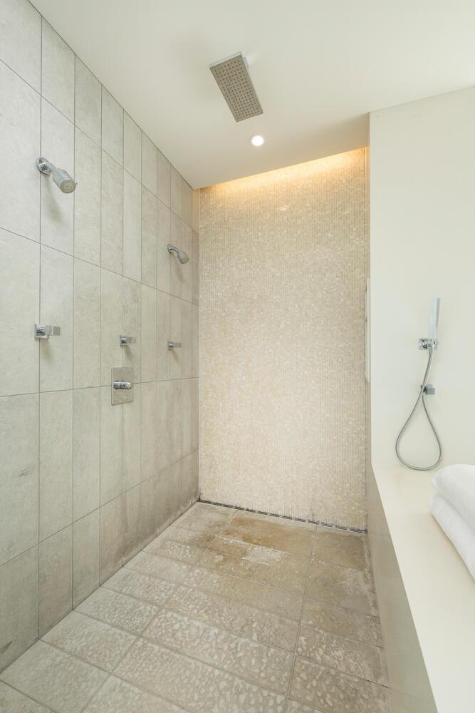 Hillsborough, California, 94010, United States, 4 Bedrooms Bedrooms, ,4 BathroomsBathrooms,Residential,For Sale,1940543