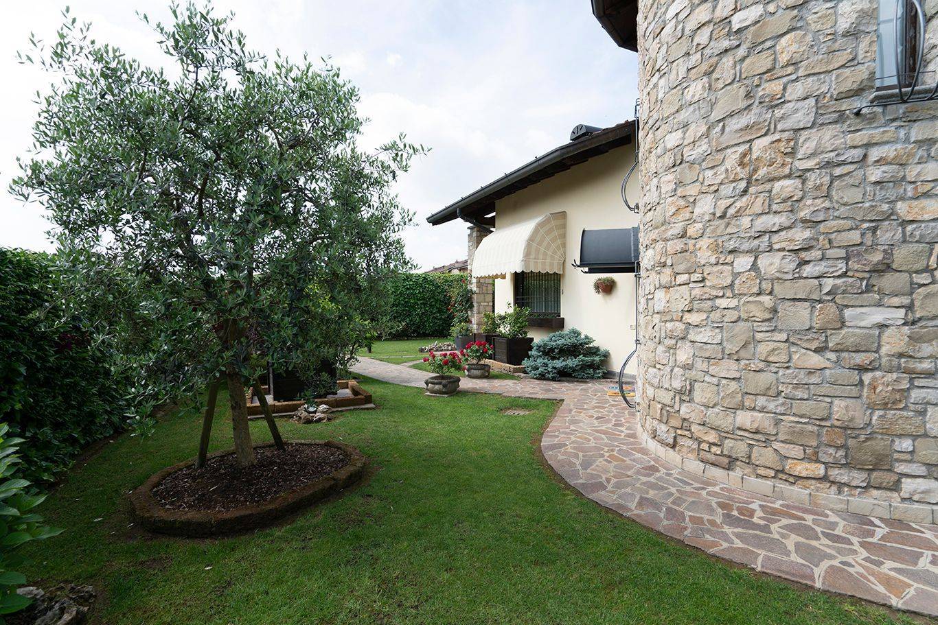 Usmate Velate, Monza e Brianza, 20040, IT, 3 Bedrooms Bedrooms, ,4 BathroomsBathrooms,Residential,For Sale,1838025