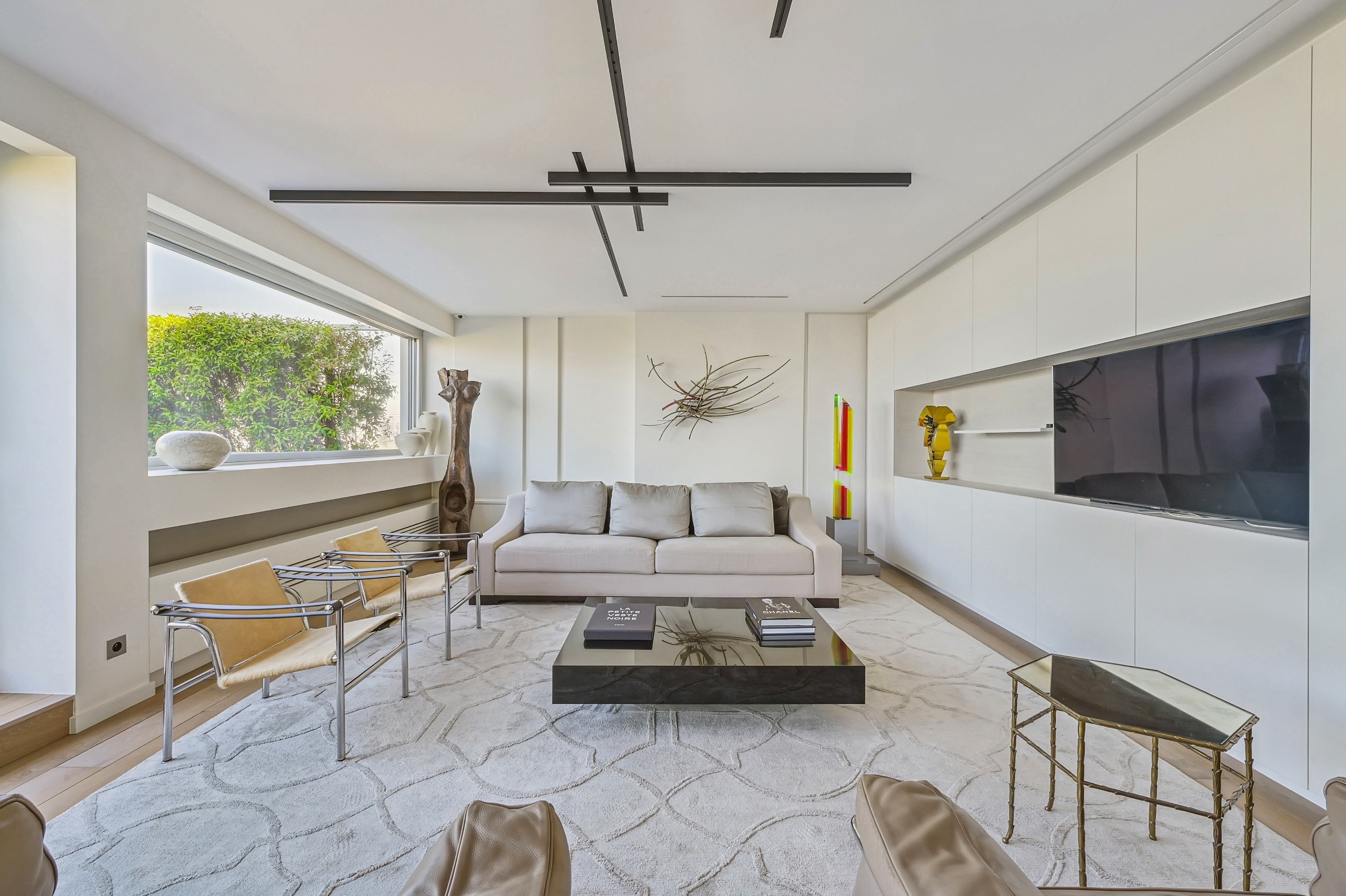  Elegant Pied-à-Terre with Expansive Terrace in Victor Hugo District - 物件實景