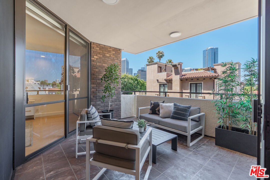 Beverly Hills, California, 90212, United States, 2 Bedrooms Bedrooms, ,3 BathroomsBathrooms,Residential,For Sale,1891933