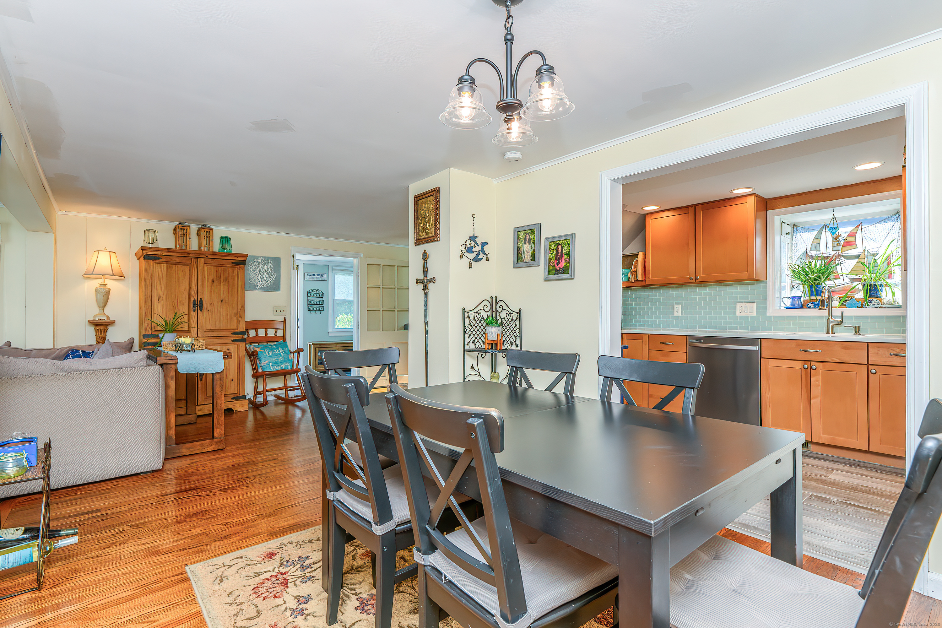 Milford, Connecticut, 06460, United States, 3 Bedrooms Bedrooms, ,2 BathroomsBathrooms,Residential,For Sale,1942157