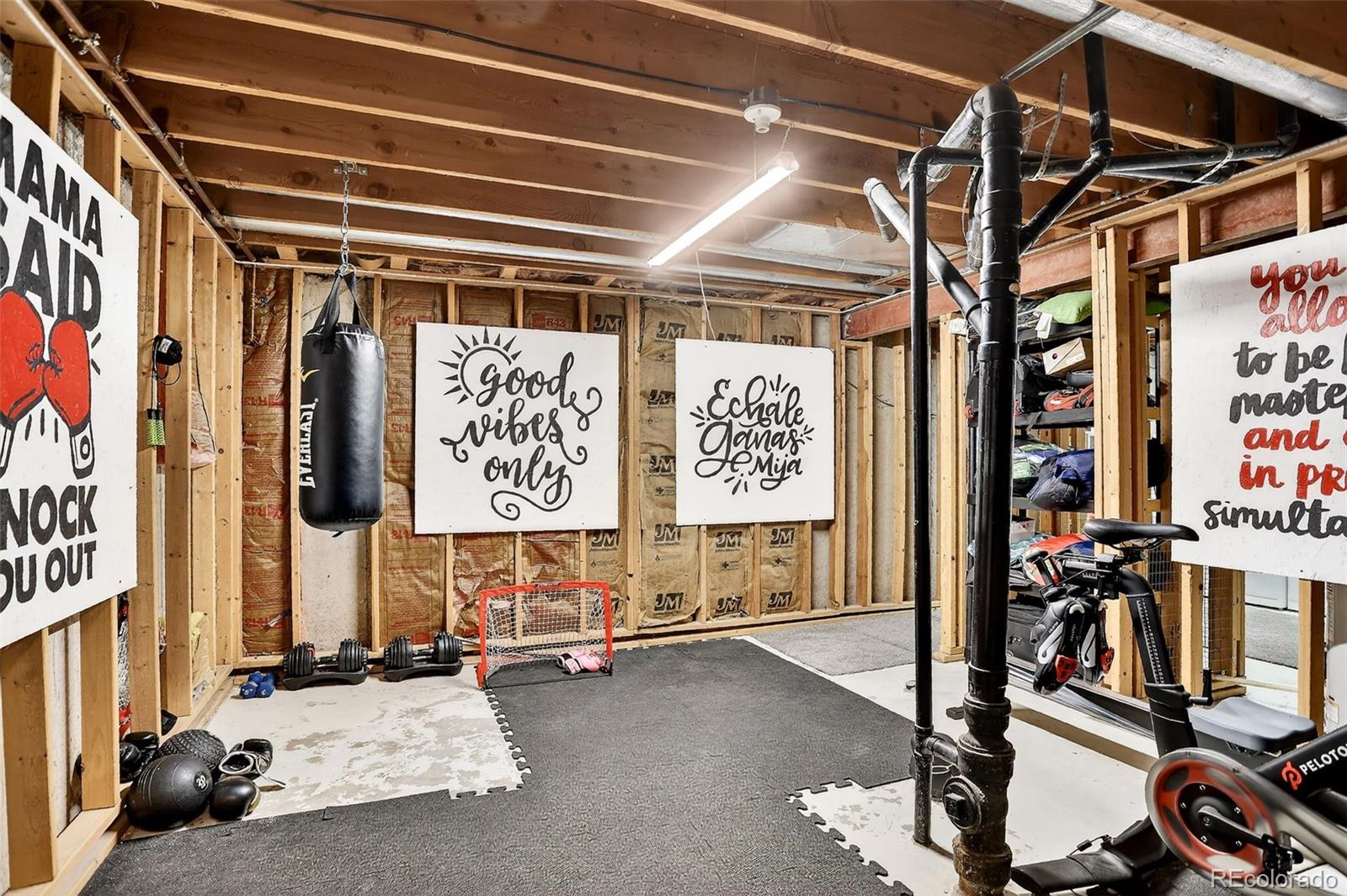 Centennial, Colorado, 80015, United States, 4 Bedrooms Bedrooms, ,2 BathroomsBathrooms,Residential,For Sale,1988993