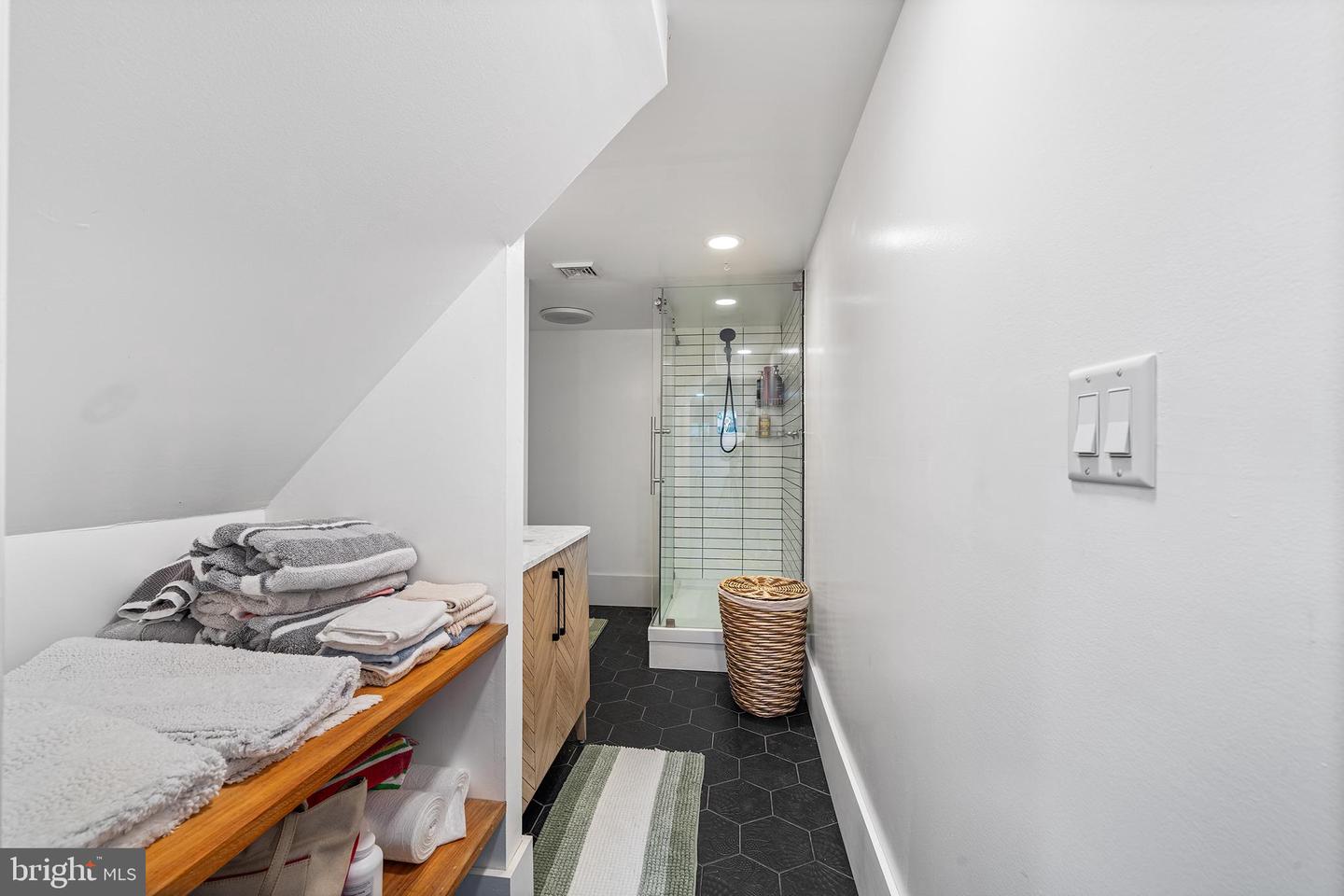New Hope, Pennsylvania, 18938, United States, 4 Bedrooms Bedrooms, ,3 BathroomsBathrooms,Residential,For Sale,1906694