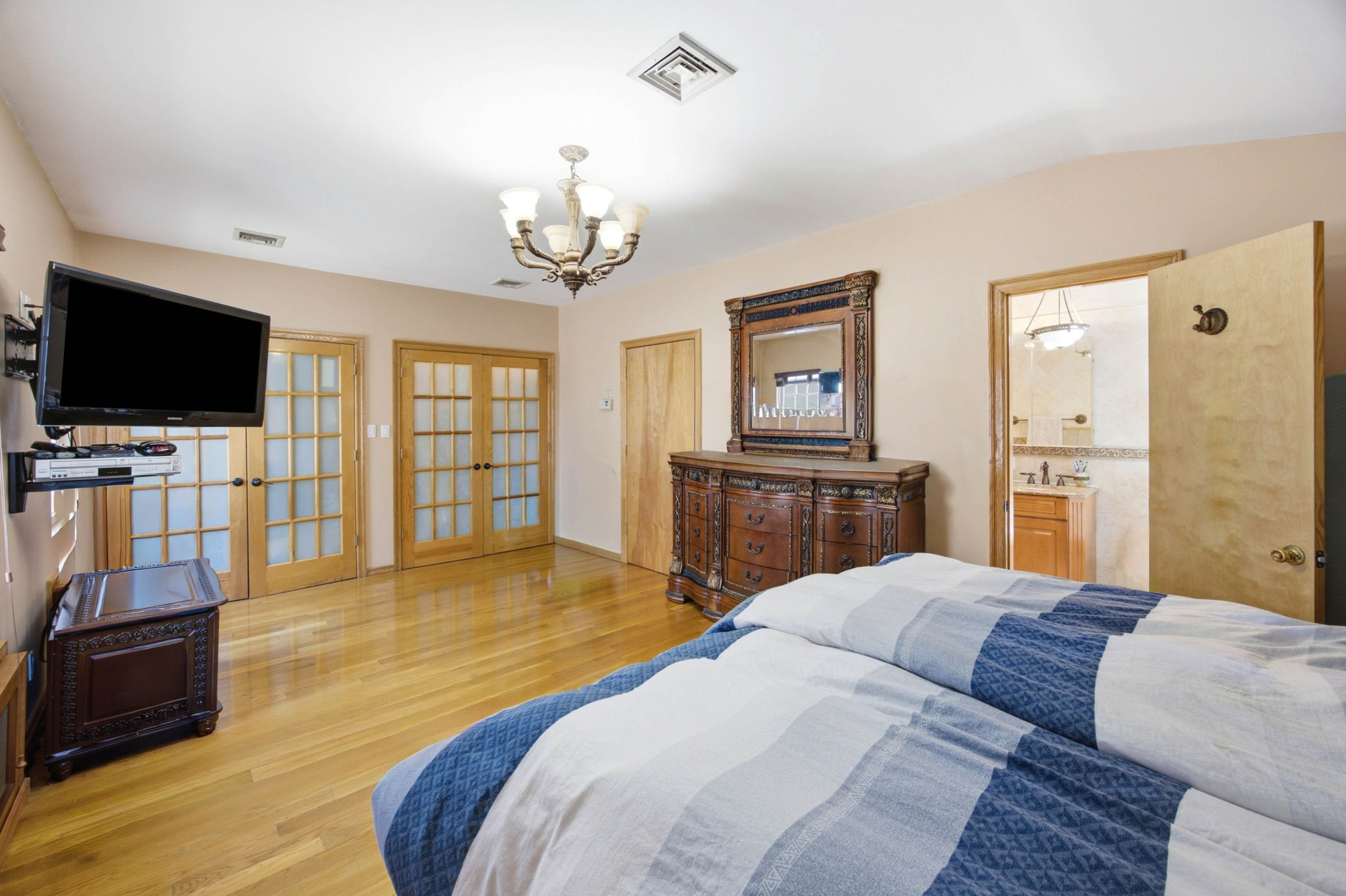  1739 E 26th Street - 物件實景