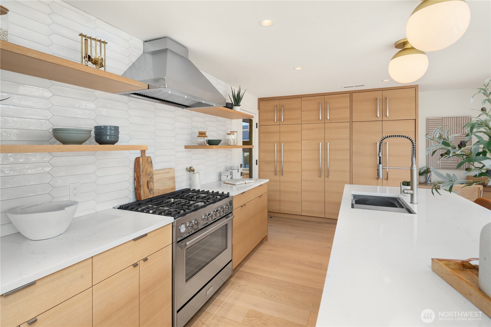 Seattle, Washington, 98177, United States, 4 Bedrooms Bedrooms, ,1 BathroomBathrooms,Residential,For Sale,1988079