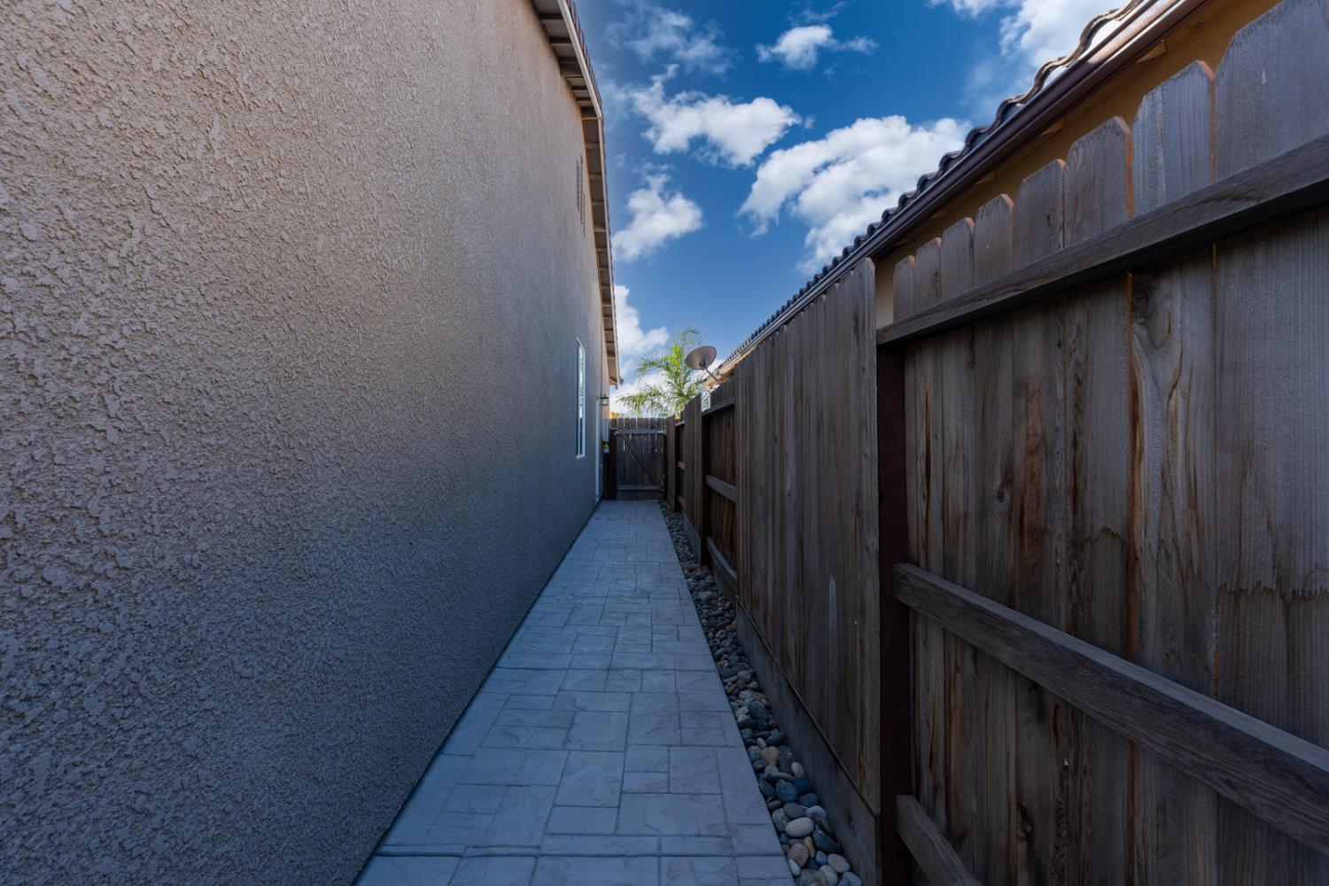 Los Banos, California, 93635, United States, 4 Bedrooms Bedrooms, ,3 BathroomsBathrooms,Residential,For Sale,1974667