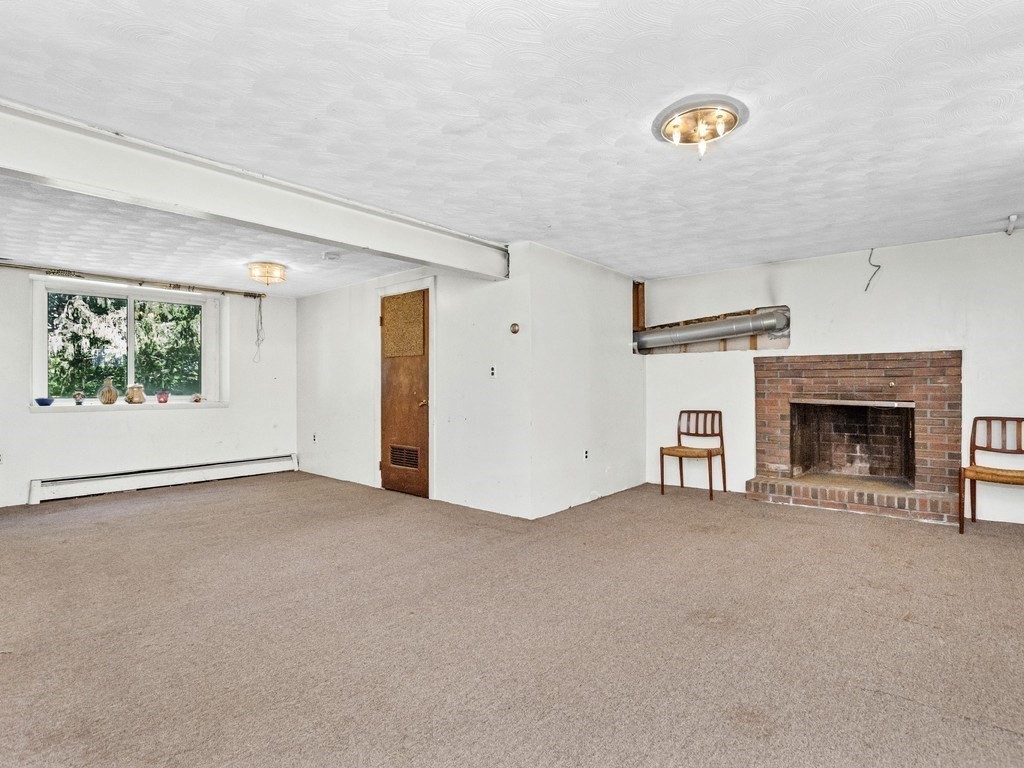 Waltham, Massachusetts, 02452, United States, 4 Bedrooms Bedrooms, ,2 BathroomsBathrooms,Residential,For Sale,1939340