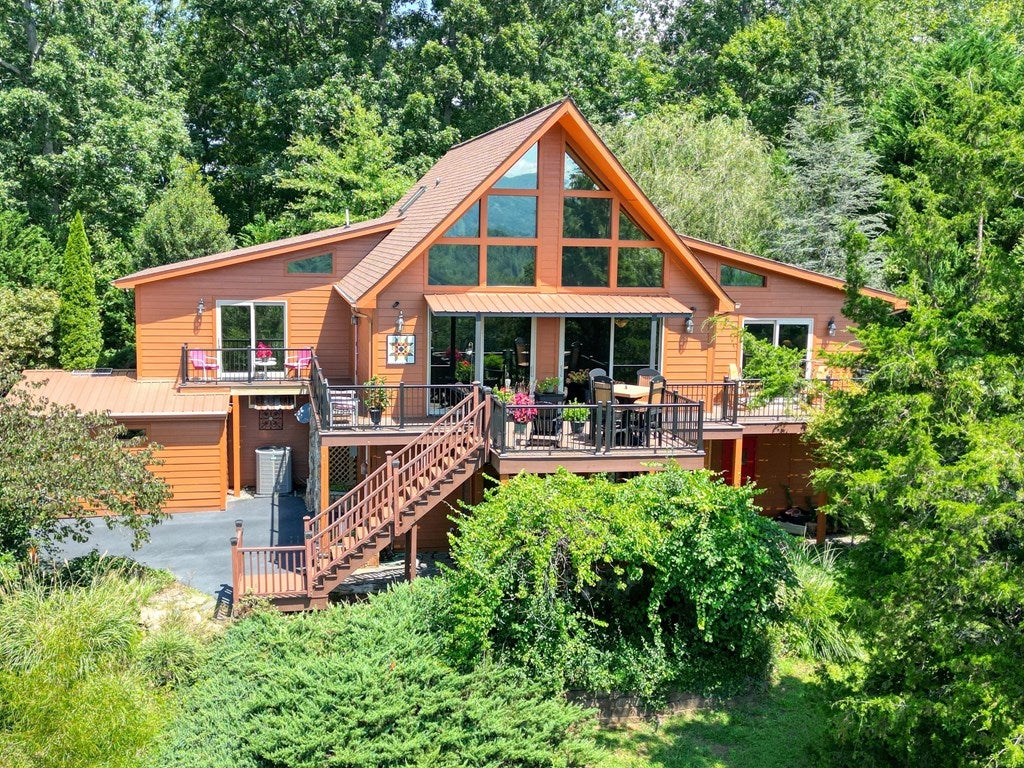Hayesville, North Carolina, 28904, United States, 3 Bedrooms Bedrooms, ,4 BathroomsBathrooms,Residential,For Sale,1919513