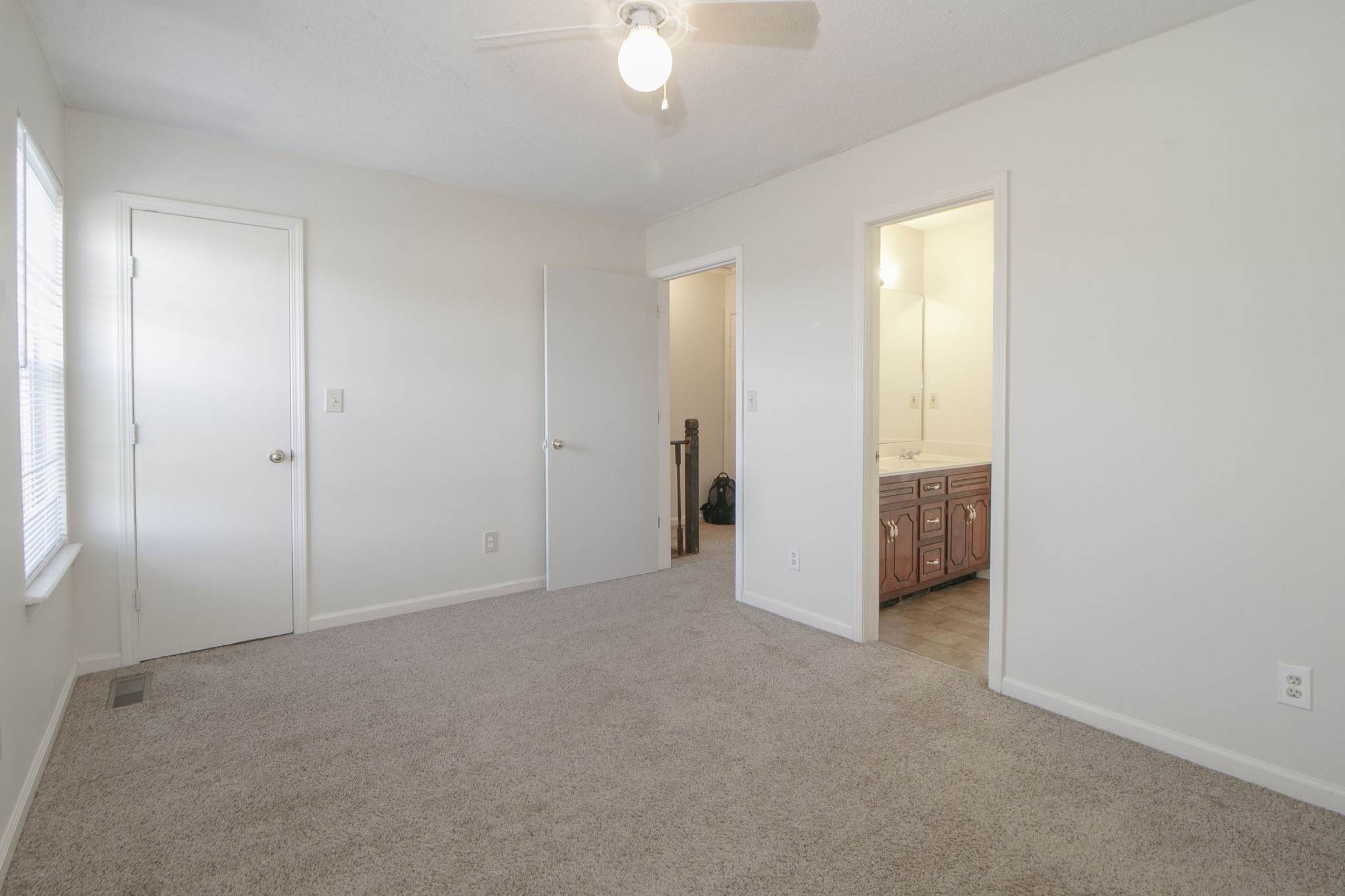 Clarksville, Tennessee, 37042, United States, ,Residential,For Sale,1943496