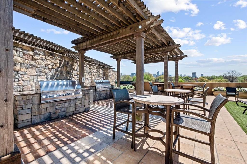 Atlanta, Georgia, 30363, United States, 2 Bedrooms Bedrooms, ,3 BathroomsBathrooms,Residential,For Sale,1949376