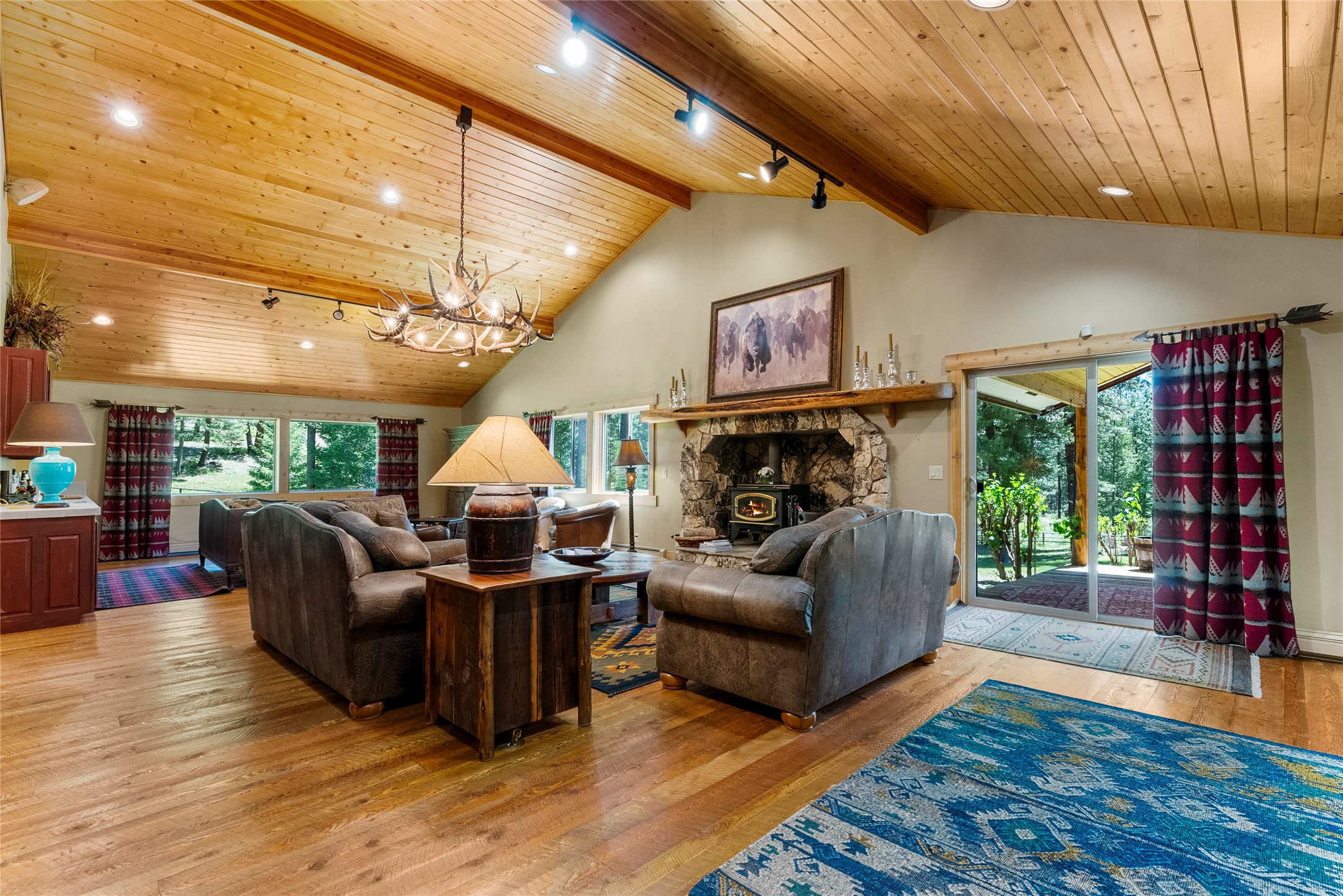  594 Bunkhouse Road - 物件實景