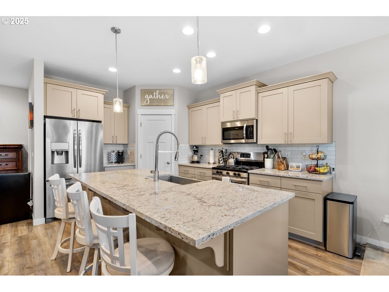 Canby, Oregon, 97013, United States, 3 Bedrooms Bedrooms, ,2 BathroomsBathrooms,Residential,For Sale,1903561