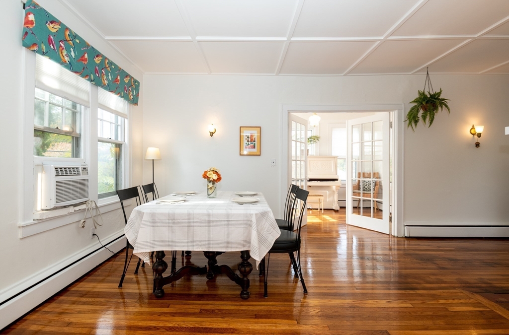 Stoneham, Massachusetts, 02180, United States, 3 Bedrooms Bedrooms, ,1 BathroomBathrooms,Residential,For Sale,1974413