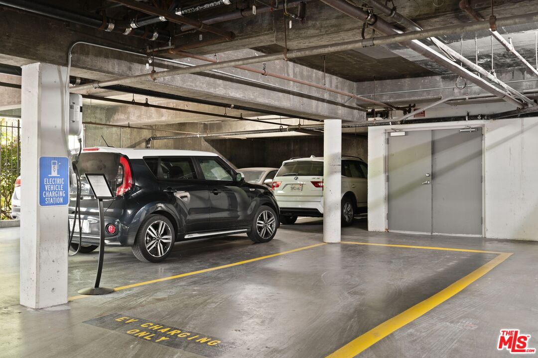 Los Angeles, California, 90024, United States, 2 Bedrooms Bedrooms, ,1 BathroomBathrooms,Residential,For Sale,1948814