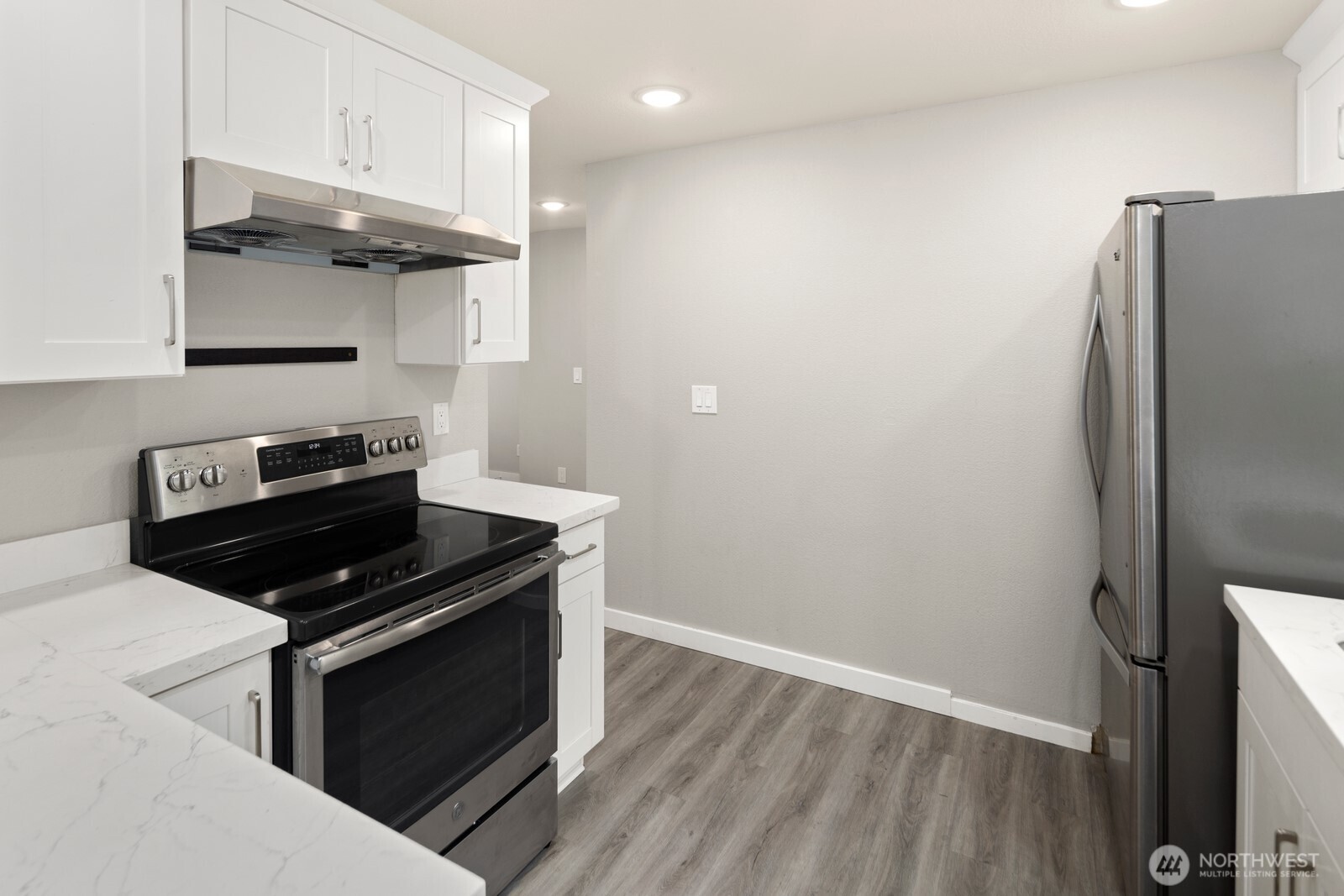 Mercer Island, Washington, 98040, United States, 2 Bedrooms Bedrooms, ,1 BathroomBathrooms,Residential,For Sale,1948638
