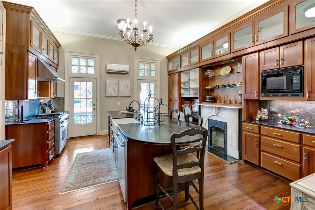 507 S De Leon Street, Victoria, Texas, 77901, United States, 5 Bedrooms Bedrooms, ,5 BathroomsBathrooms,Residential,For Sale,507 S De Leon Street,1612614
