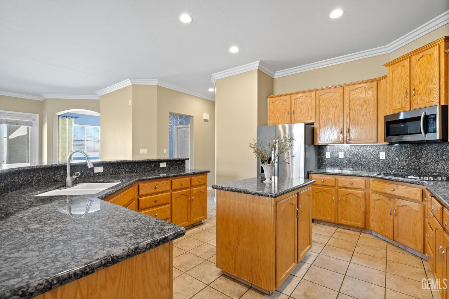 Bakersfield, California, 93312, United States, 4 Bedrooms Bedrooms, ,3 BathroomsBathrooms,Residential,For Sale,1933042
