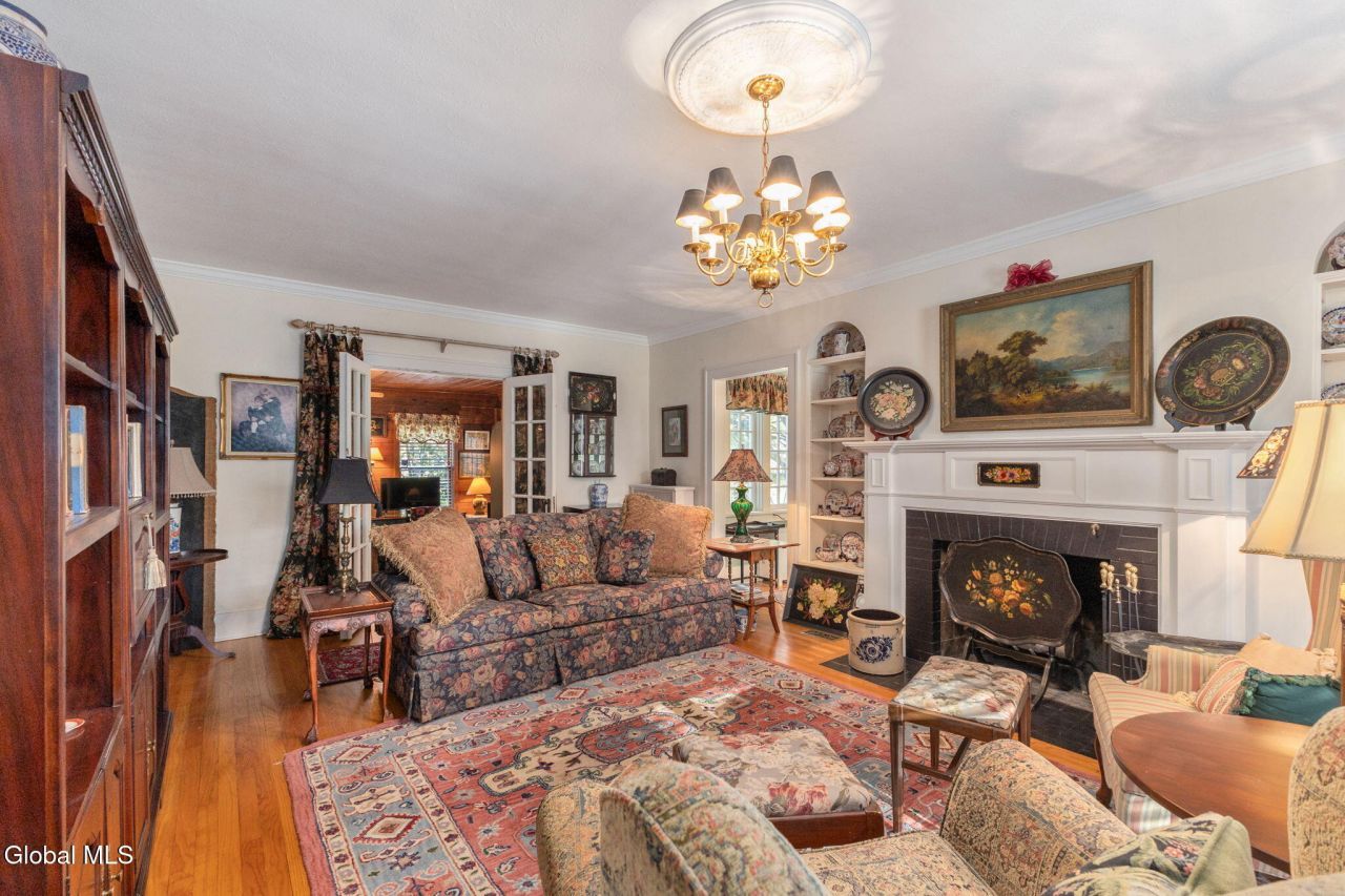 Niskayuna, New York, 12309, United States, 5 Bedrooms Bedrooms, ,3 BathroomsBathrooms,Residential,For Sale,1988361