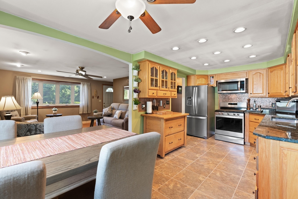 Mansfield, Massachusetts, 02048, United States, 3 Bedrooms Bedrooms, ,1 BathroomBathrooms,Residential,For Sale,1926255