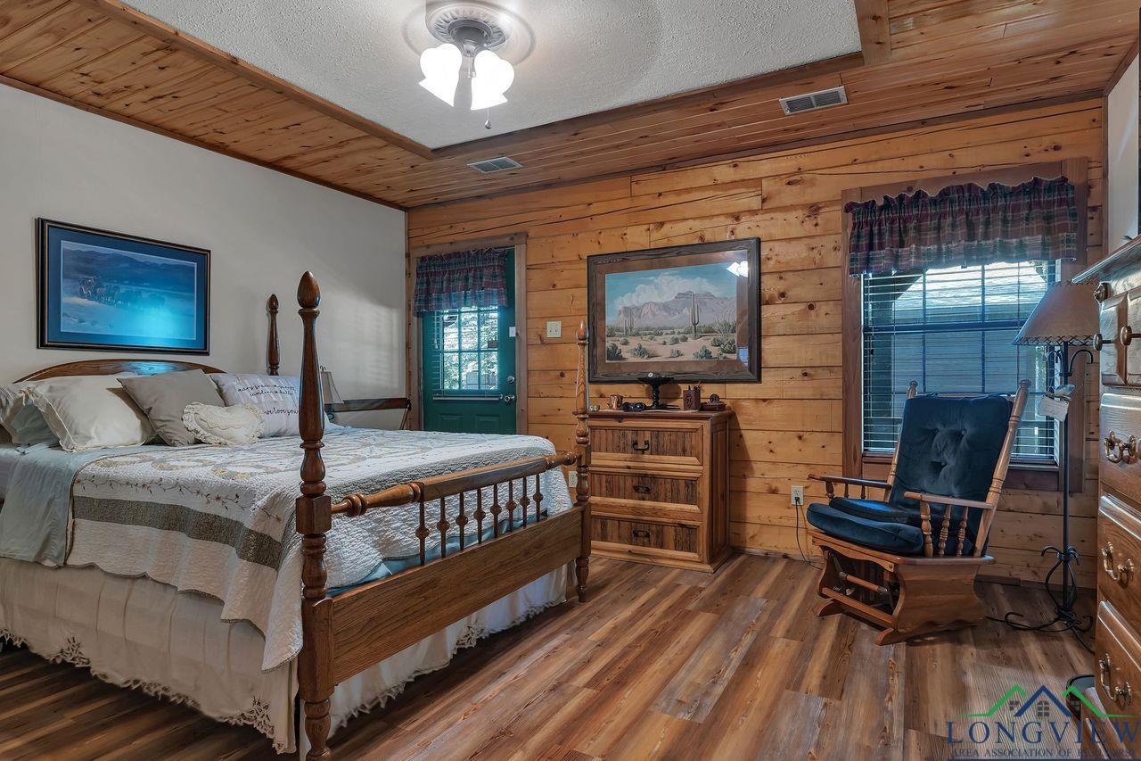 Marshall, Texas, 75672, United States, 3 Bedrooms Bedrooms, ,3 BathroomsBathrooms,Residential,For Sale,1906787