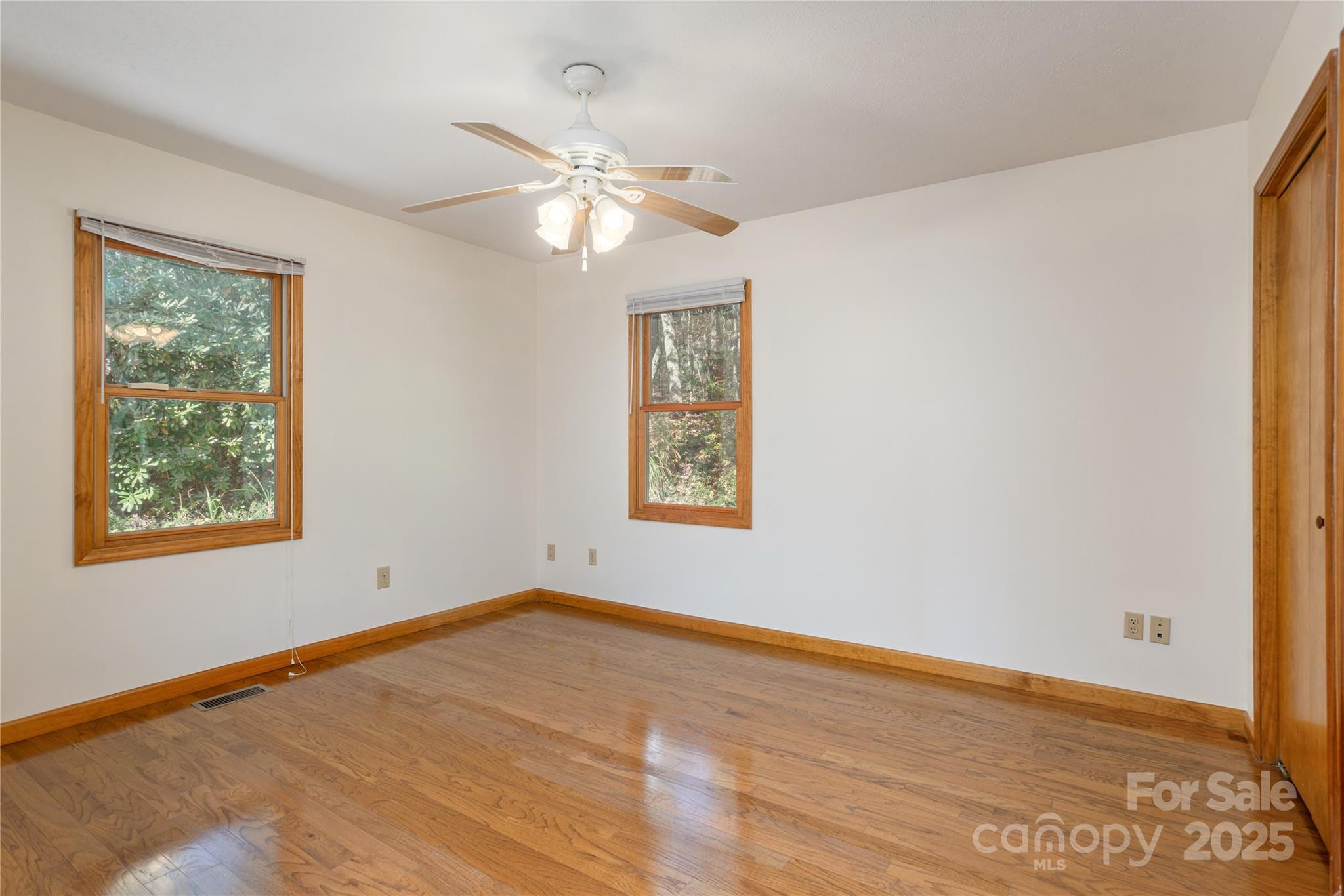 Hendersonville, North Carolina, 28792, United States, 3 Bedrooms Bedrooms, ,3 BathroomsBathrooms,Residential,For Sale,1975298