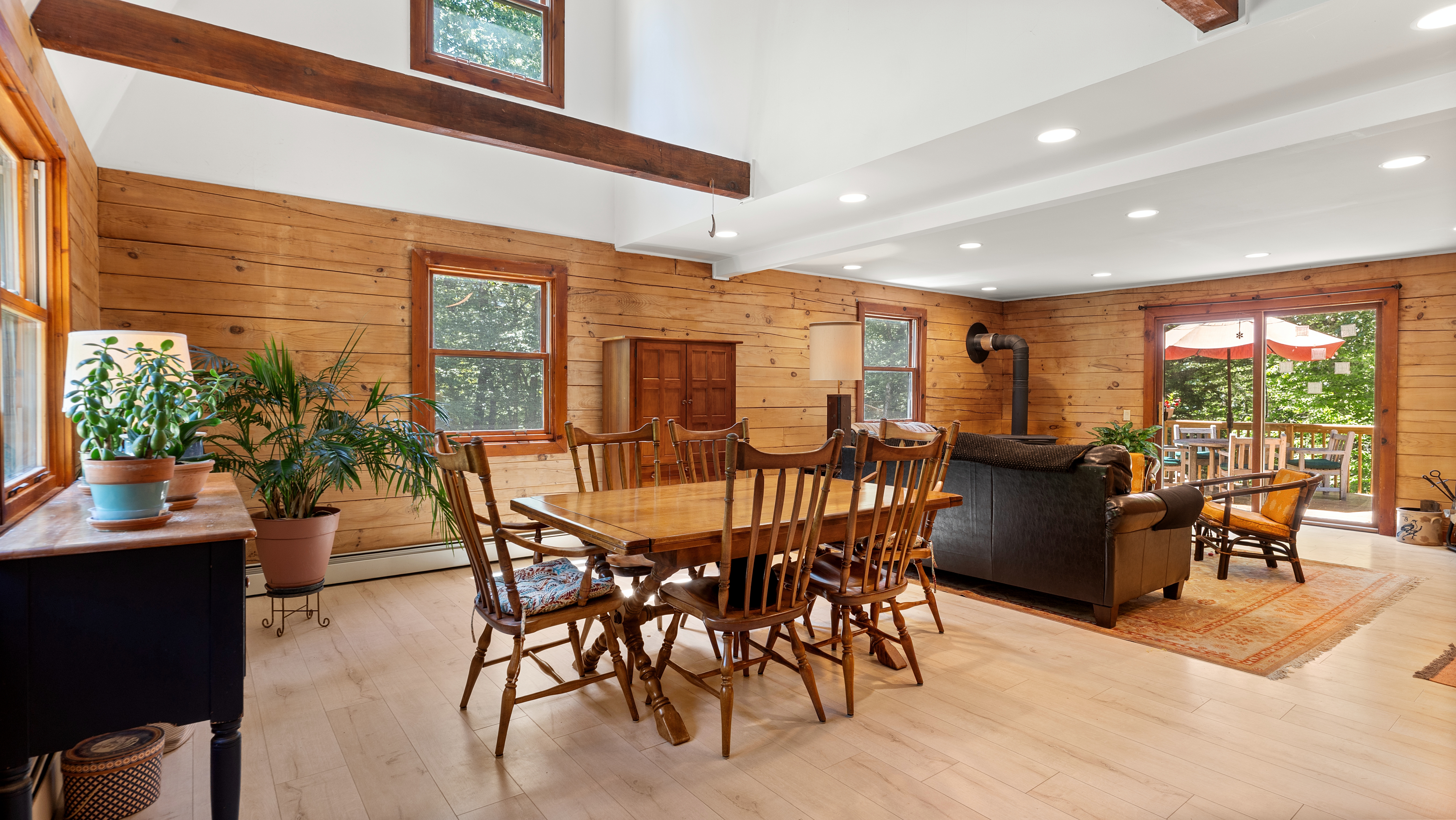  Wooded Privacy in Beautiful Lake Community - 物件實景