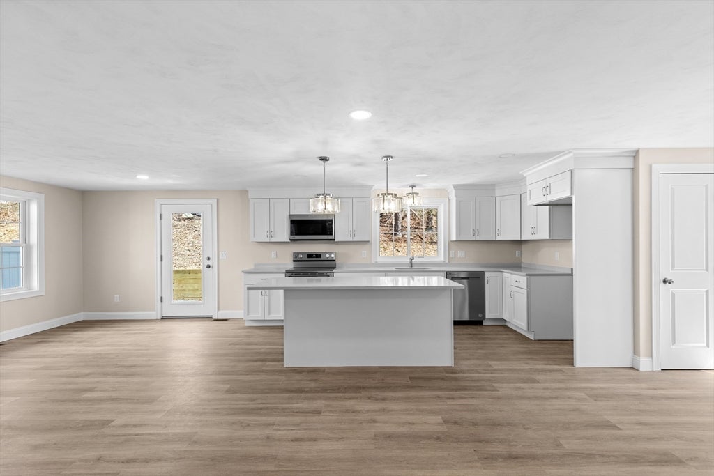 Plymouth, Massachusetts, 02360, United States, 3 Bedrooms Bedrooms, ,4 BathroomsBathrooms,Residential,For Sale,2049050