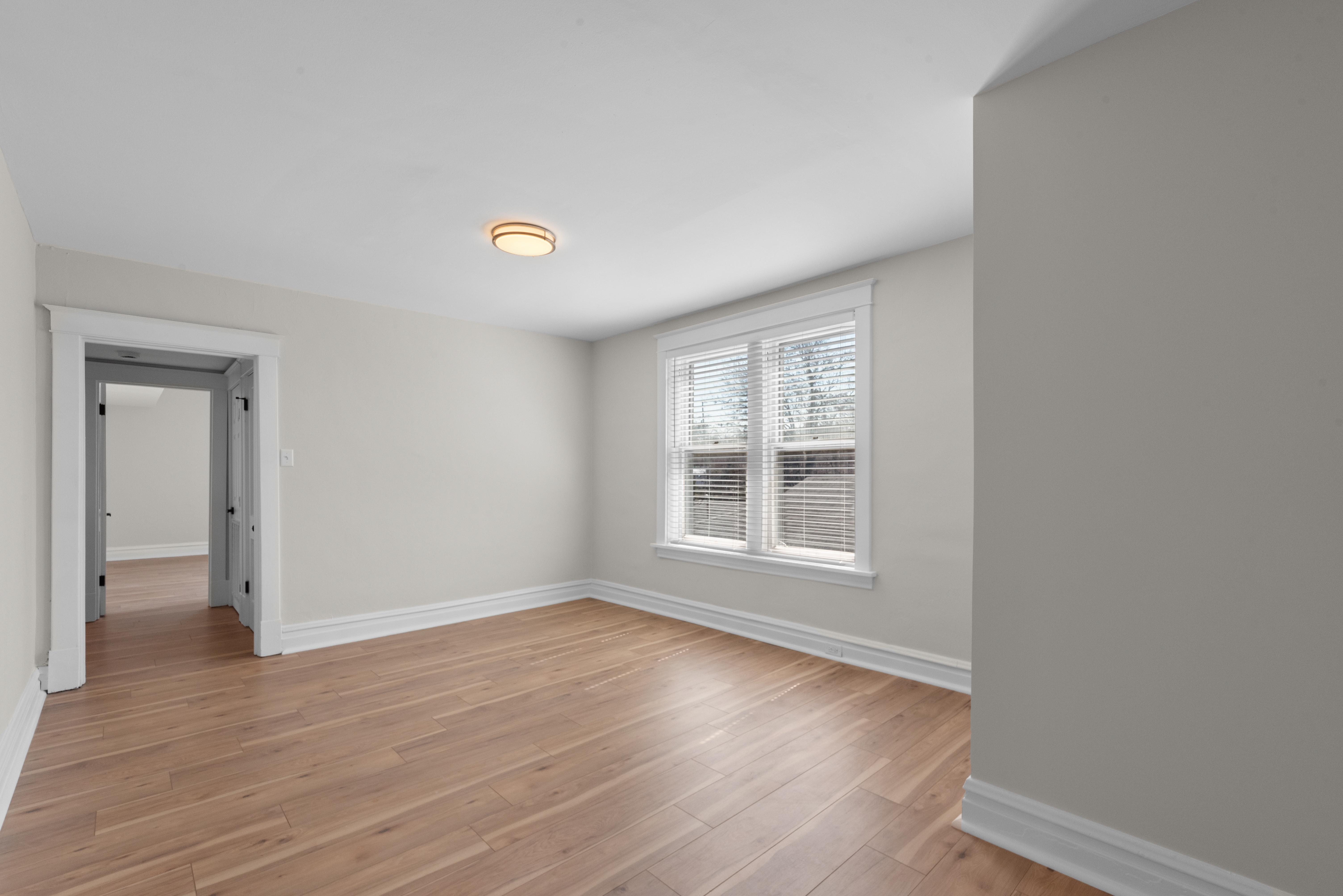  Renovated Richmond Heights Two-Family - 物件實景
