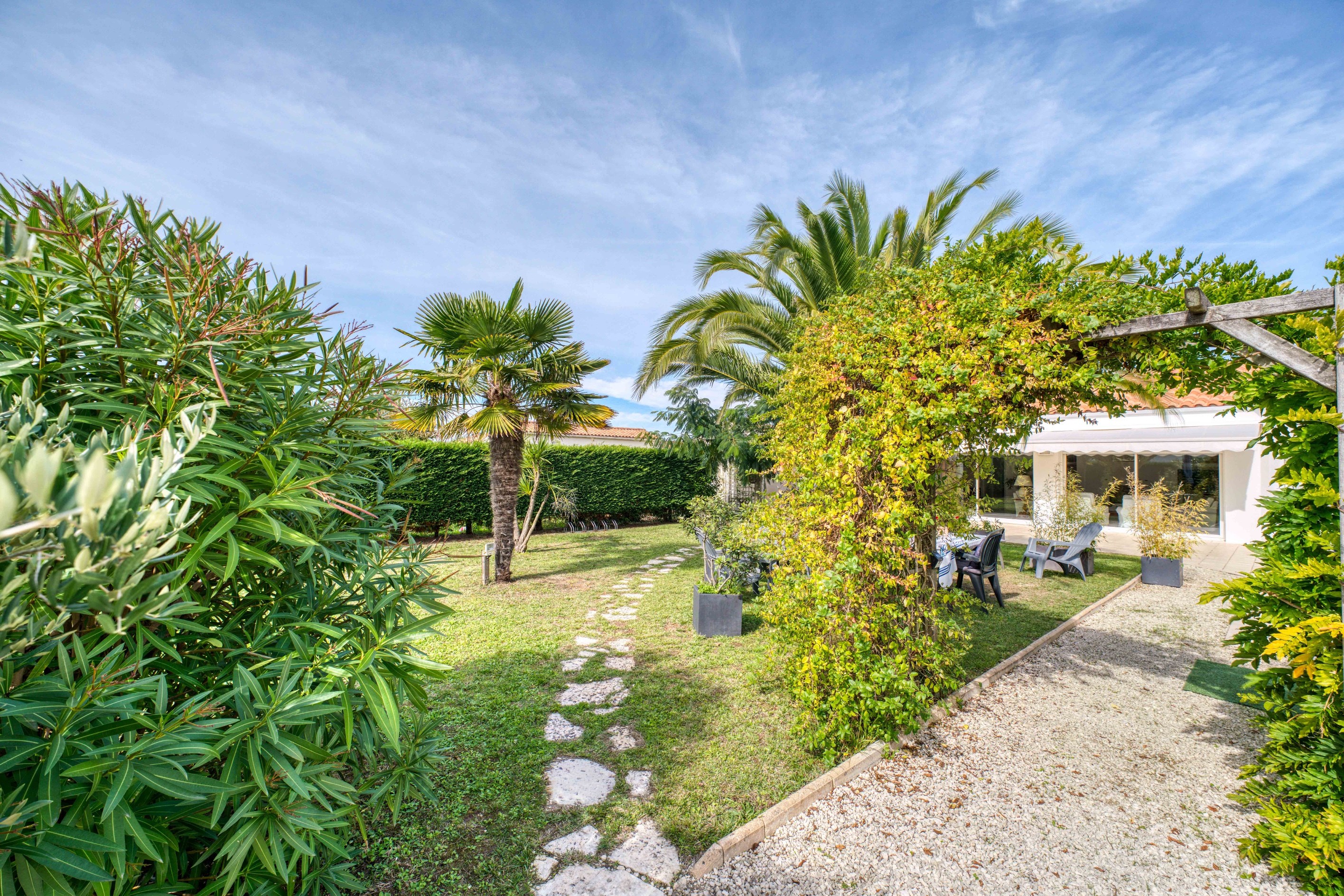  4 BEDROOM HOUSE IN THE HEART OF ST PIERRE D