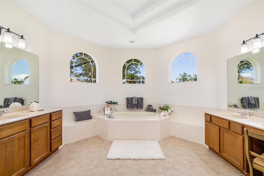 University Park, Florida, 34201, United States, 4 Bedrooms Bedrooms, ,4 BathroomsBathrooms,Residential,For Sale,1876189